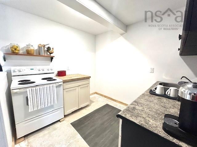 $659,900.00: 7729 Highway 321, Roslin