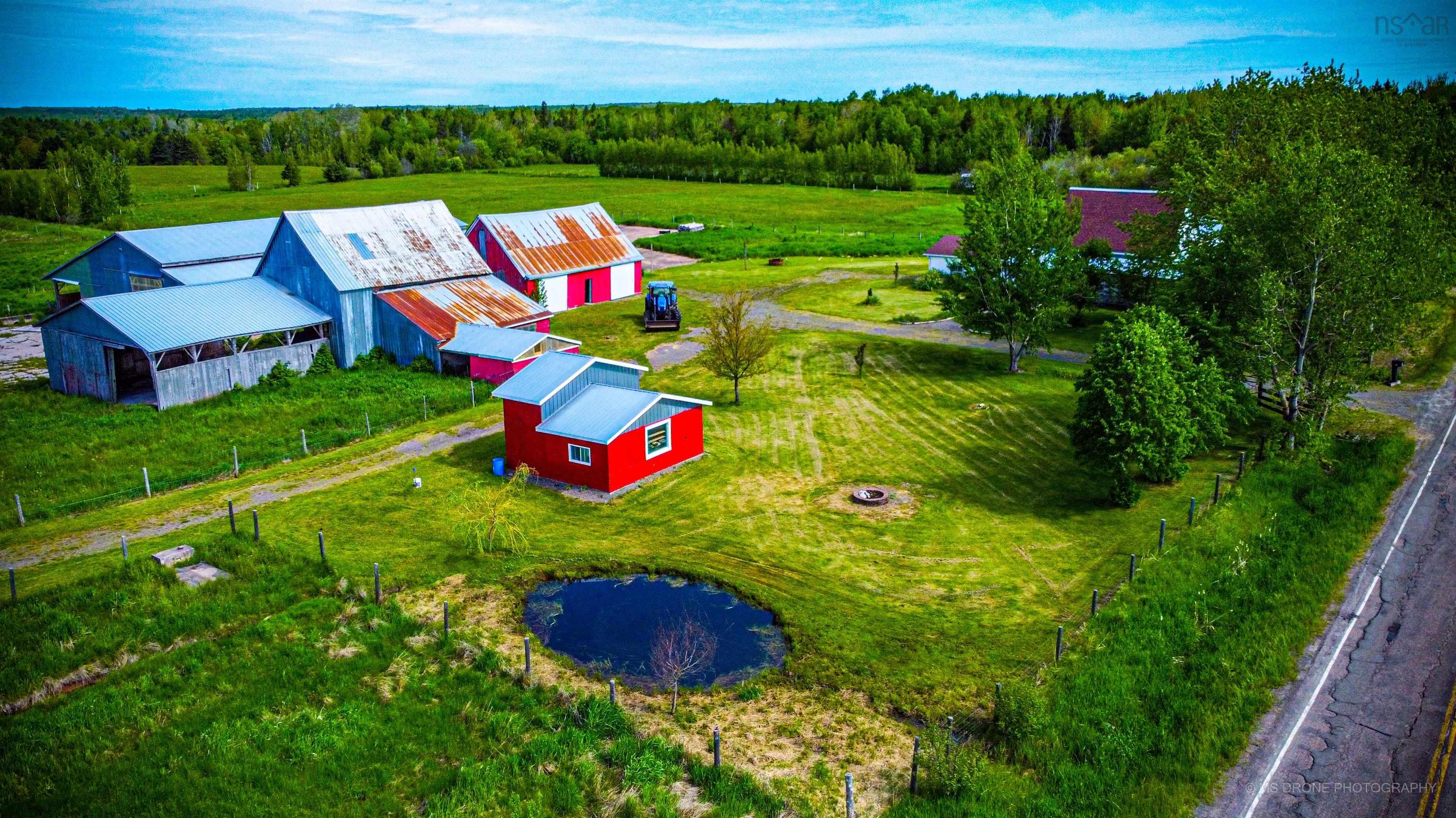 $659,900.00: 7729 Highway 321, Roslin