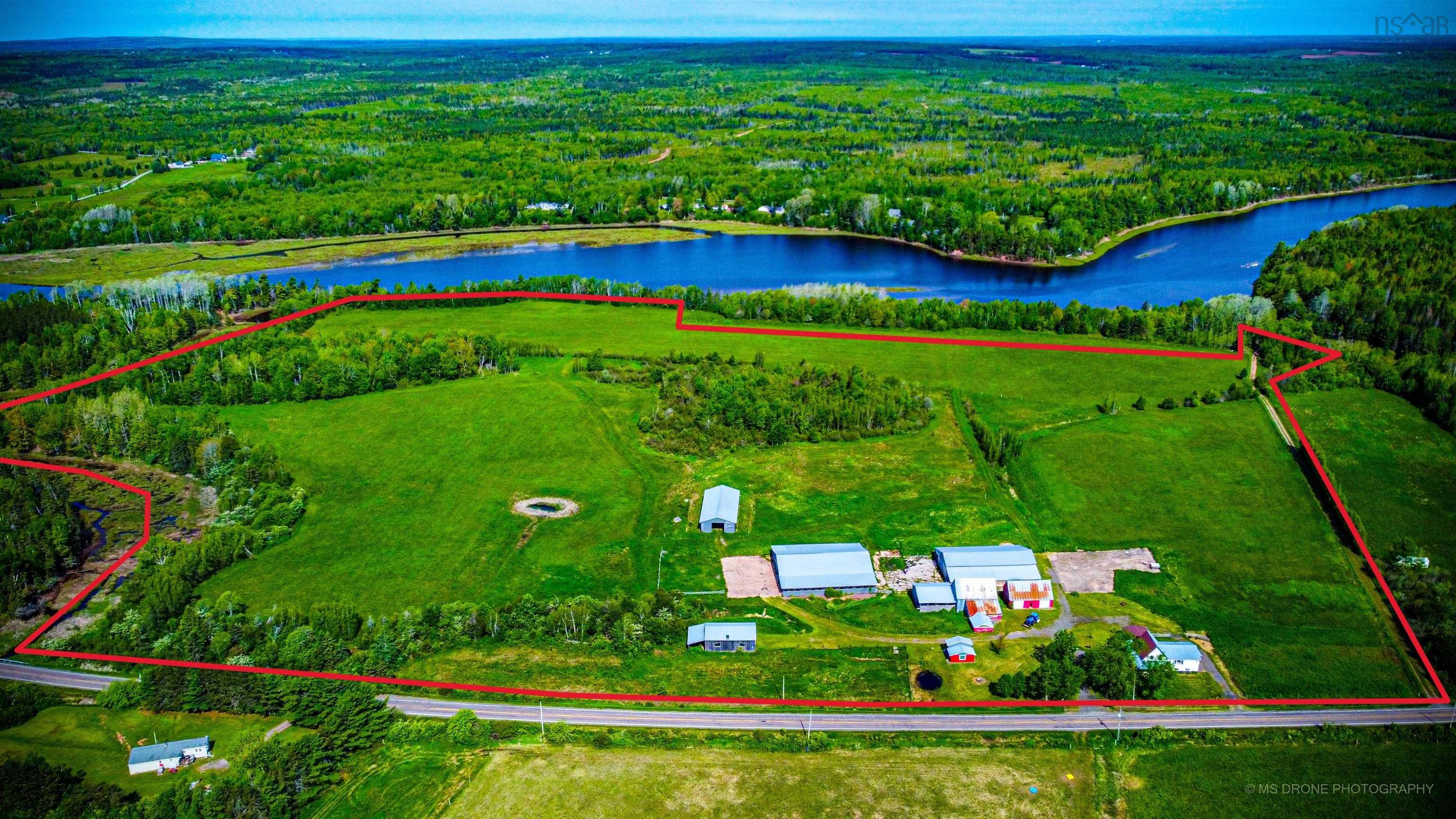 $659,900.00: 7729 Highway 321, Roslin