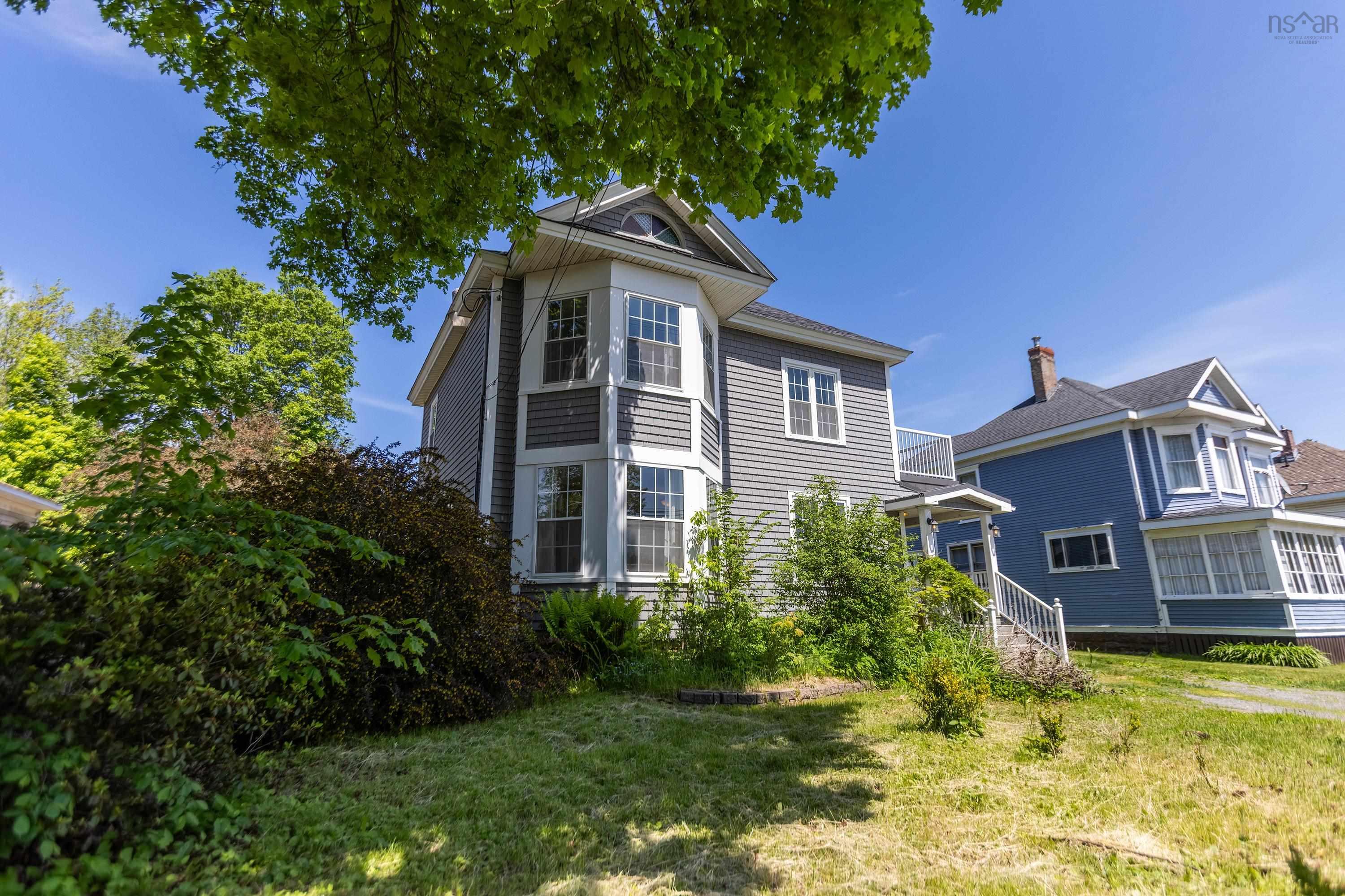 $429,900.00: 124 Church Street, Amherst