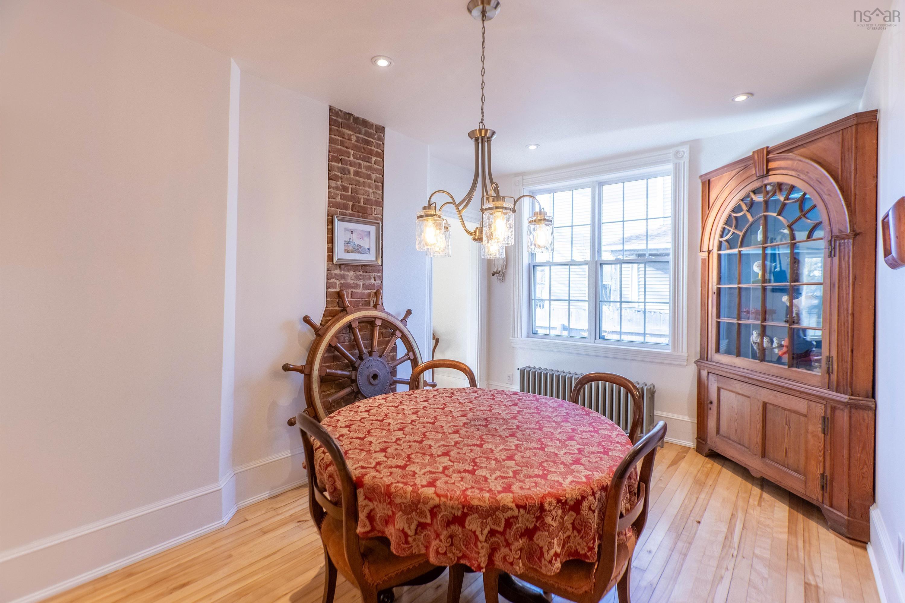 $429,900.00: 124 Church Street, Amherst
