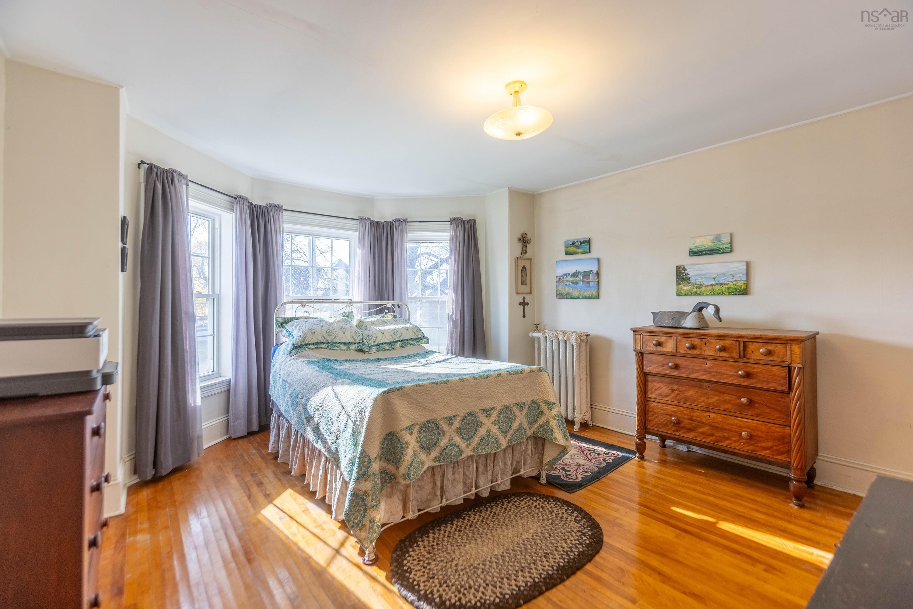 $429,900.00: 124 Church Street, Amherst