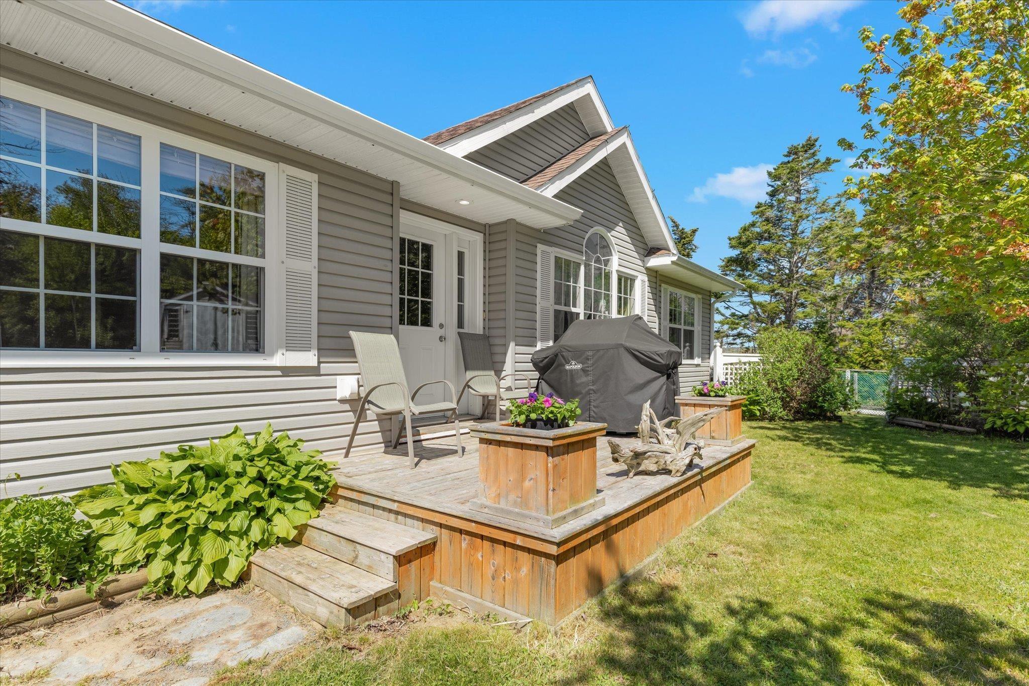 $649,999.00: 650 Sandy Point Road, Sandy Point