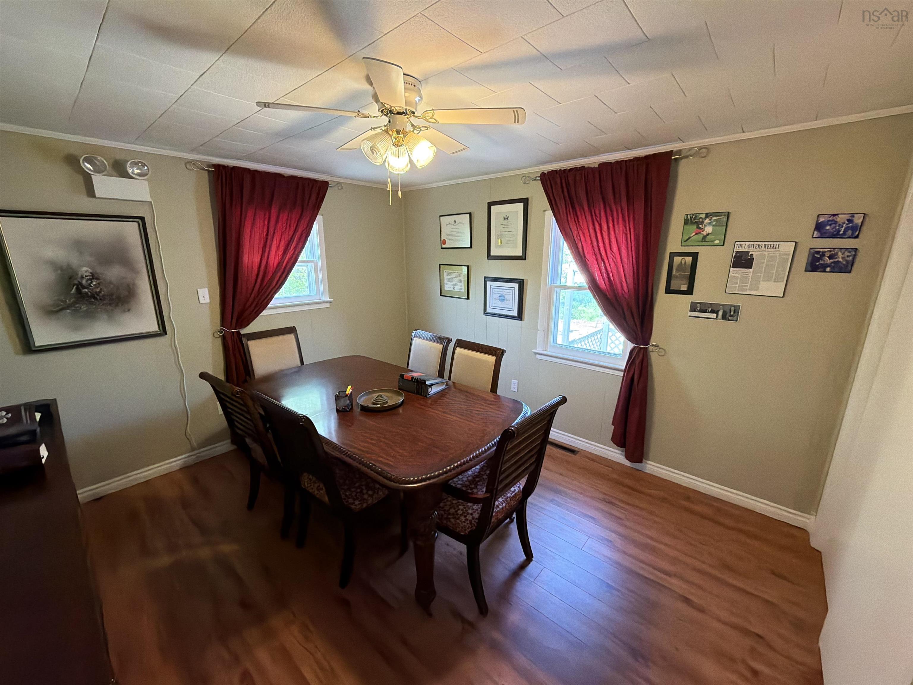$399,900.00: 736 Highway 2, Elmsdale