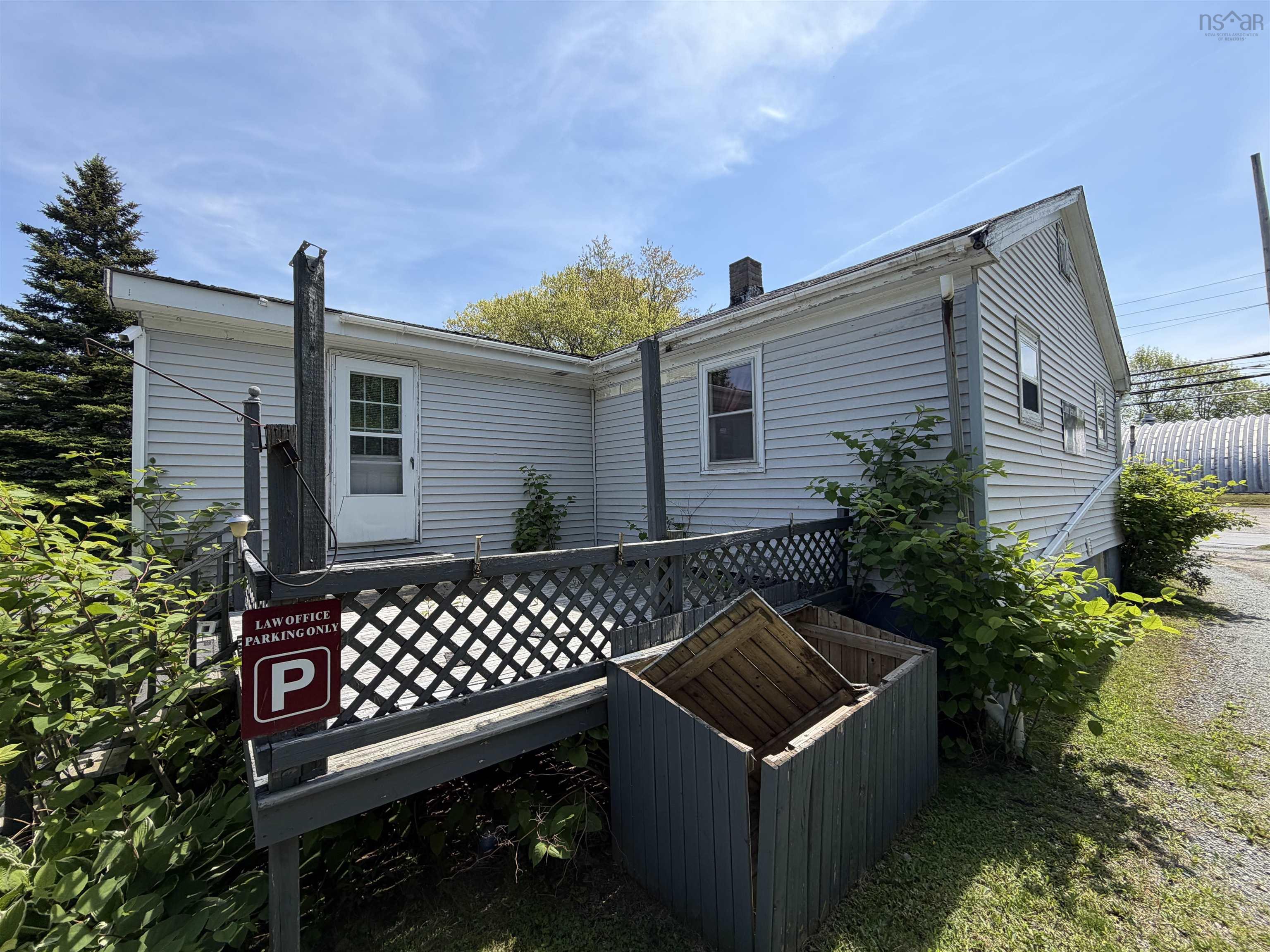 $399,900.00: 736 Highway 2, Elmsdale
