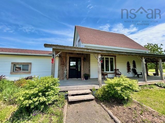 $659,900.00: 7729 Highway 321, Roslin
