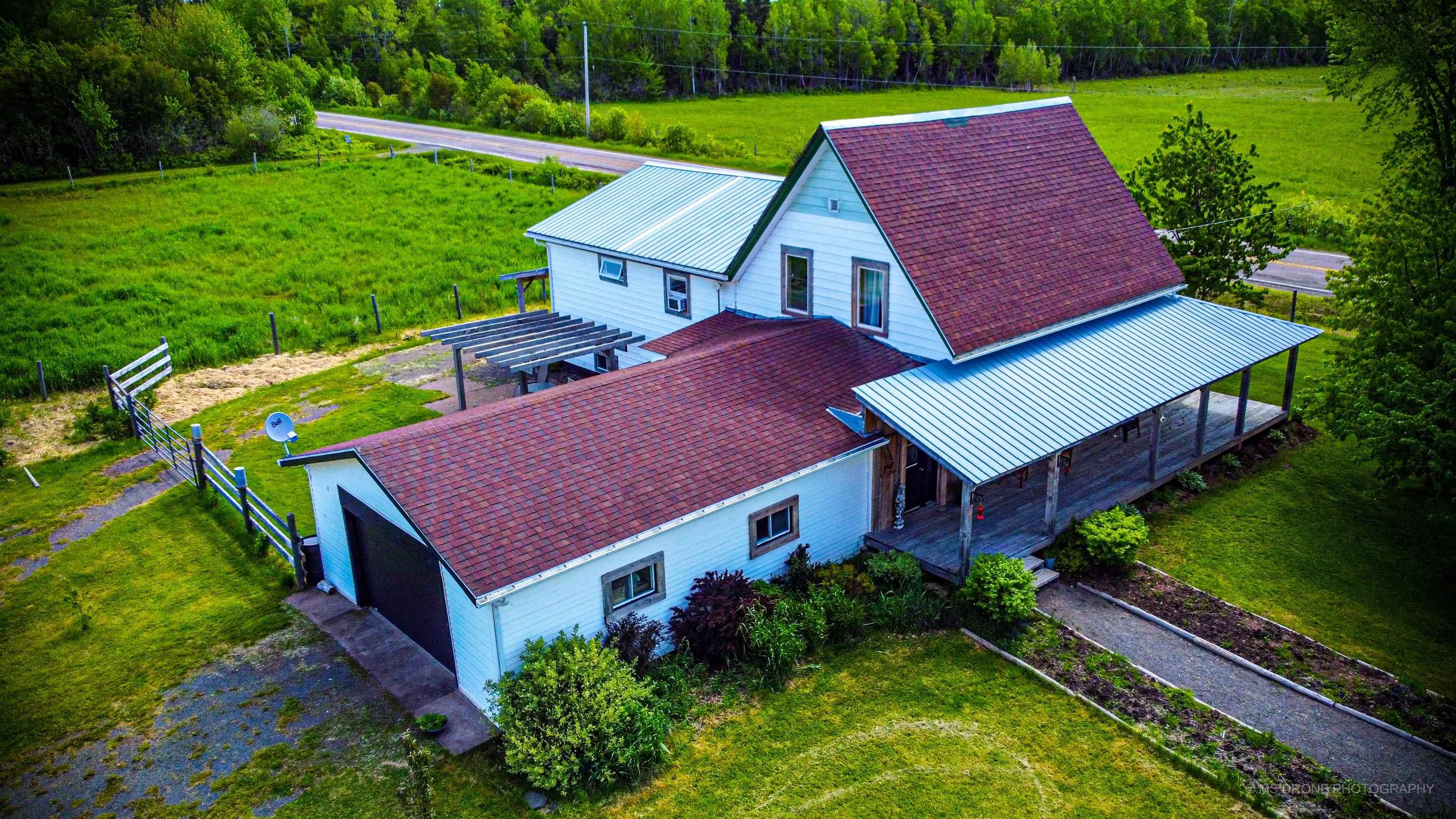$659,900.00: 7729 Highway 321, Roslin