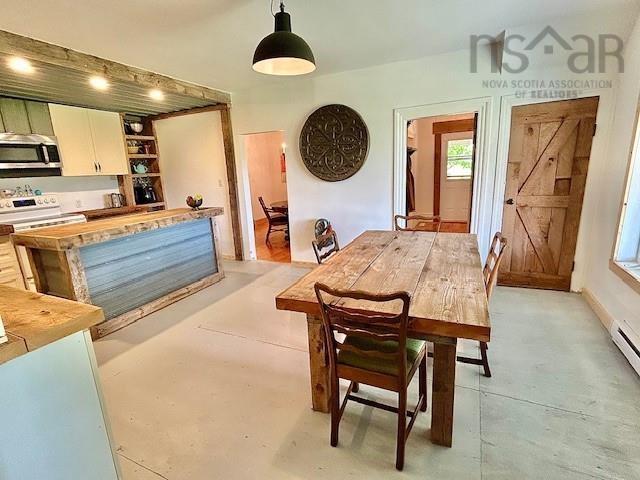 $659,900.00: 7729 Highway 321, Roslin