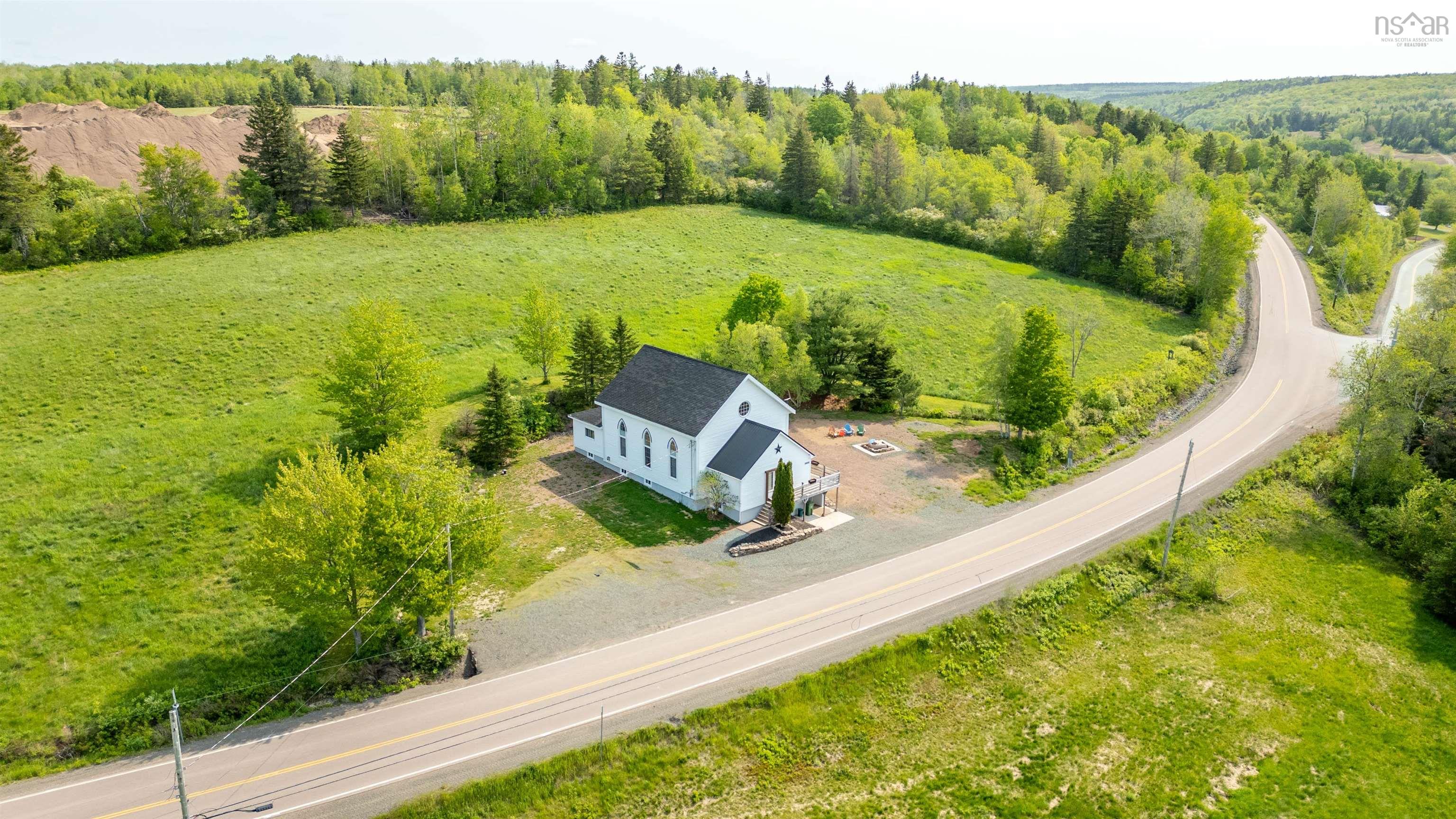 $324,900.00: 10563 Highway 2, Mapleton