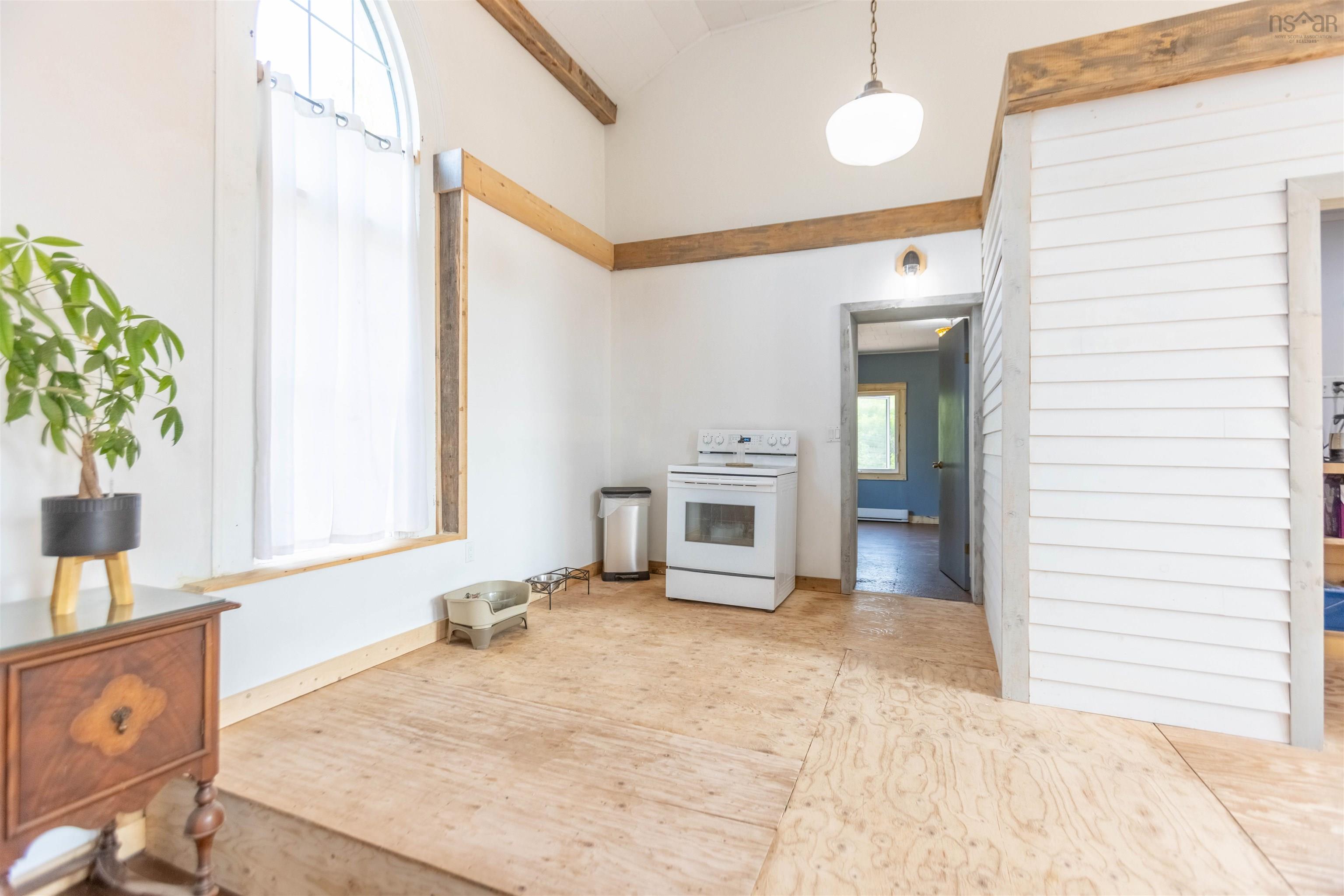 $324,900.00: 10563 Highway 2, Mapleton