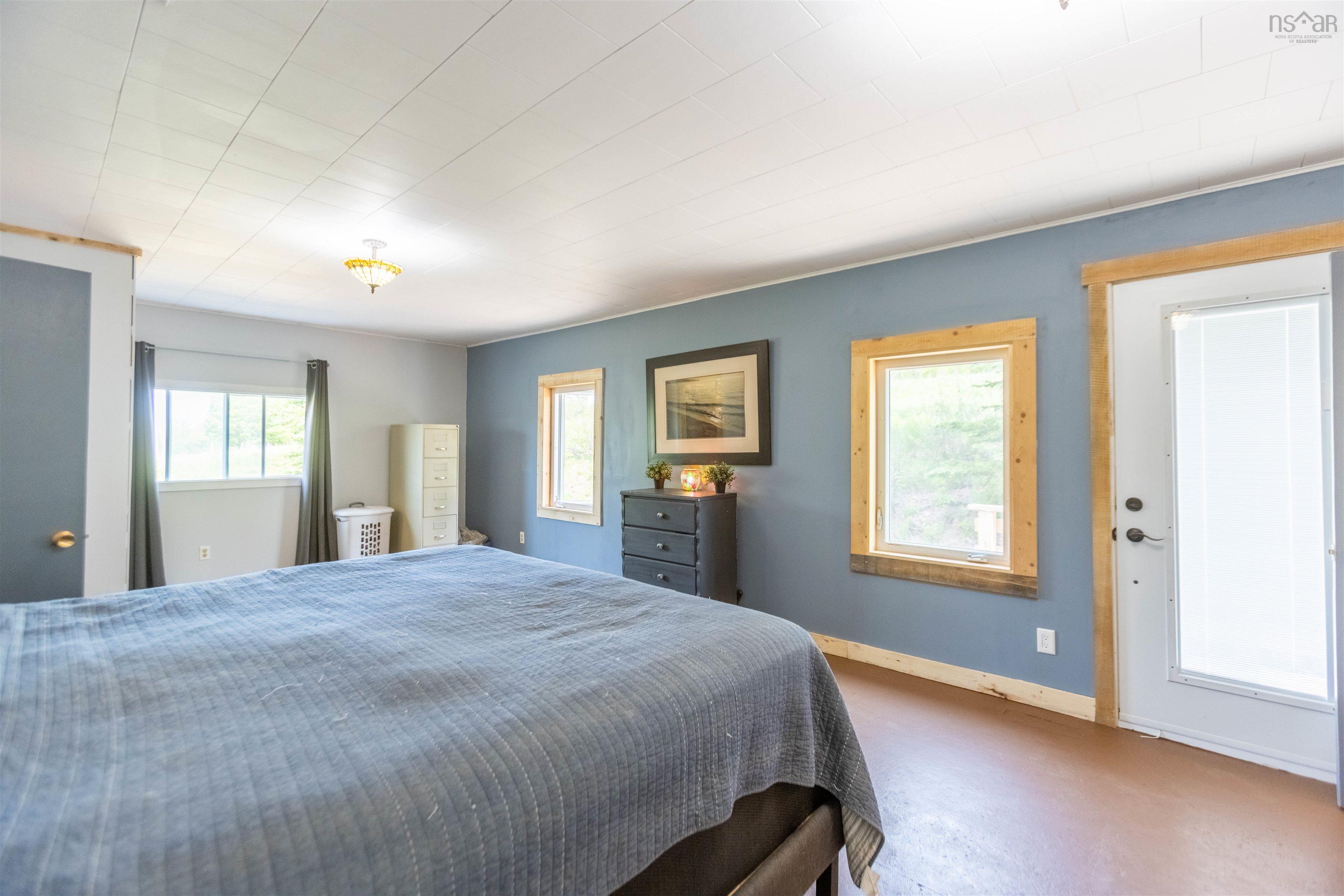 $324,900.00: 10563 Highway 2, Mapleton