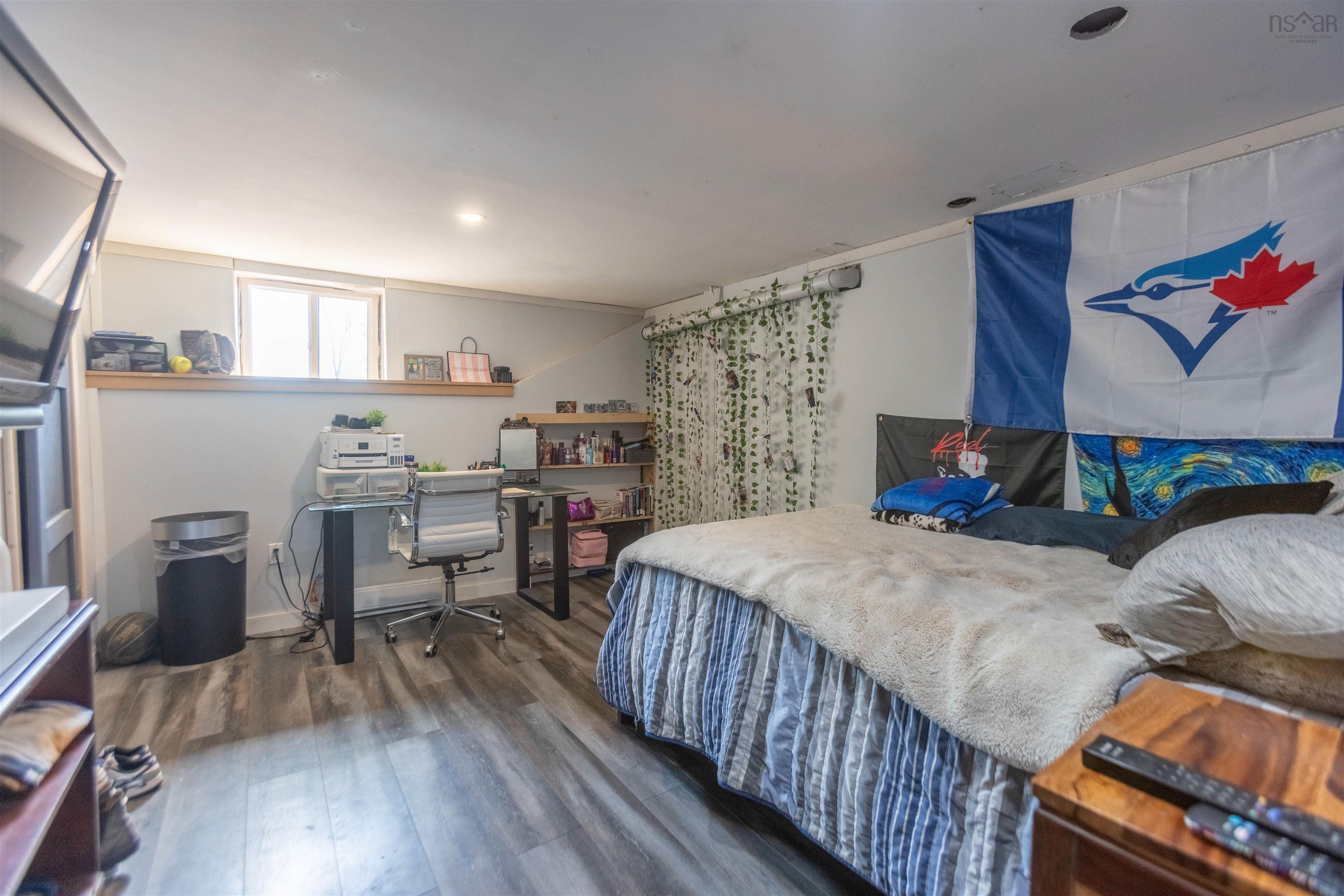 $324,900.00: 10563 Highway 2, Mapleton
