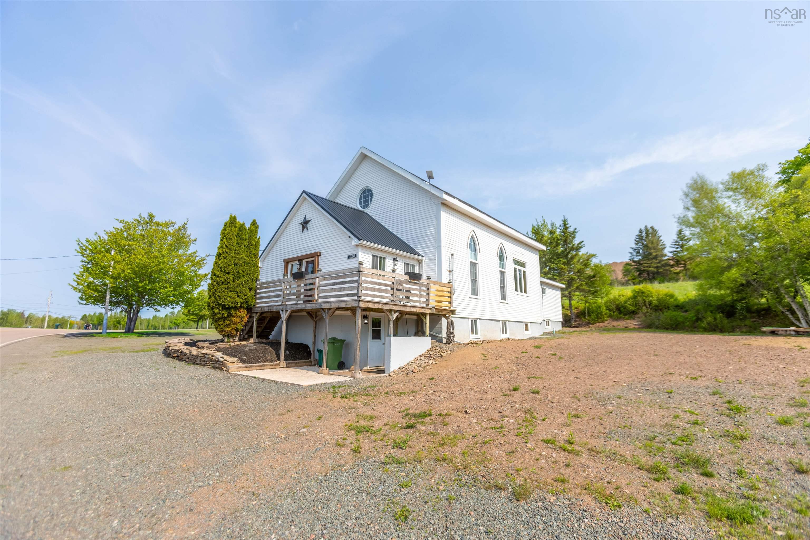 $324,900.00: 10563 Highway 2, Mapleton