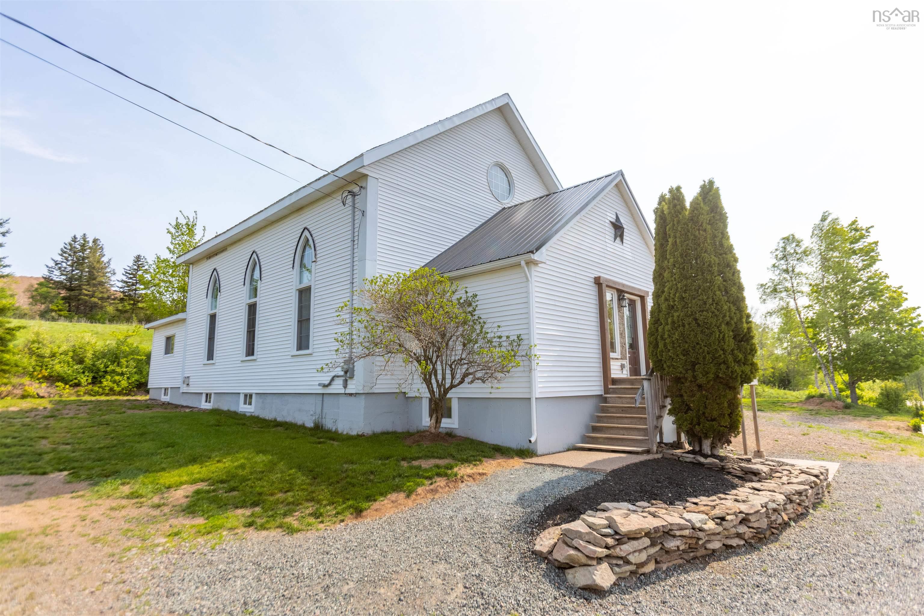 $324,900.00: 10563 Highway 2, Mapleton