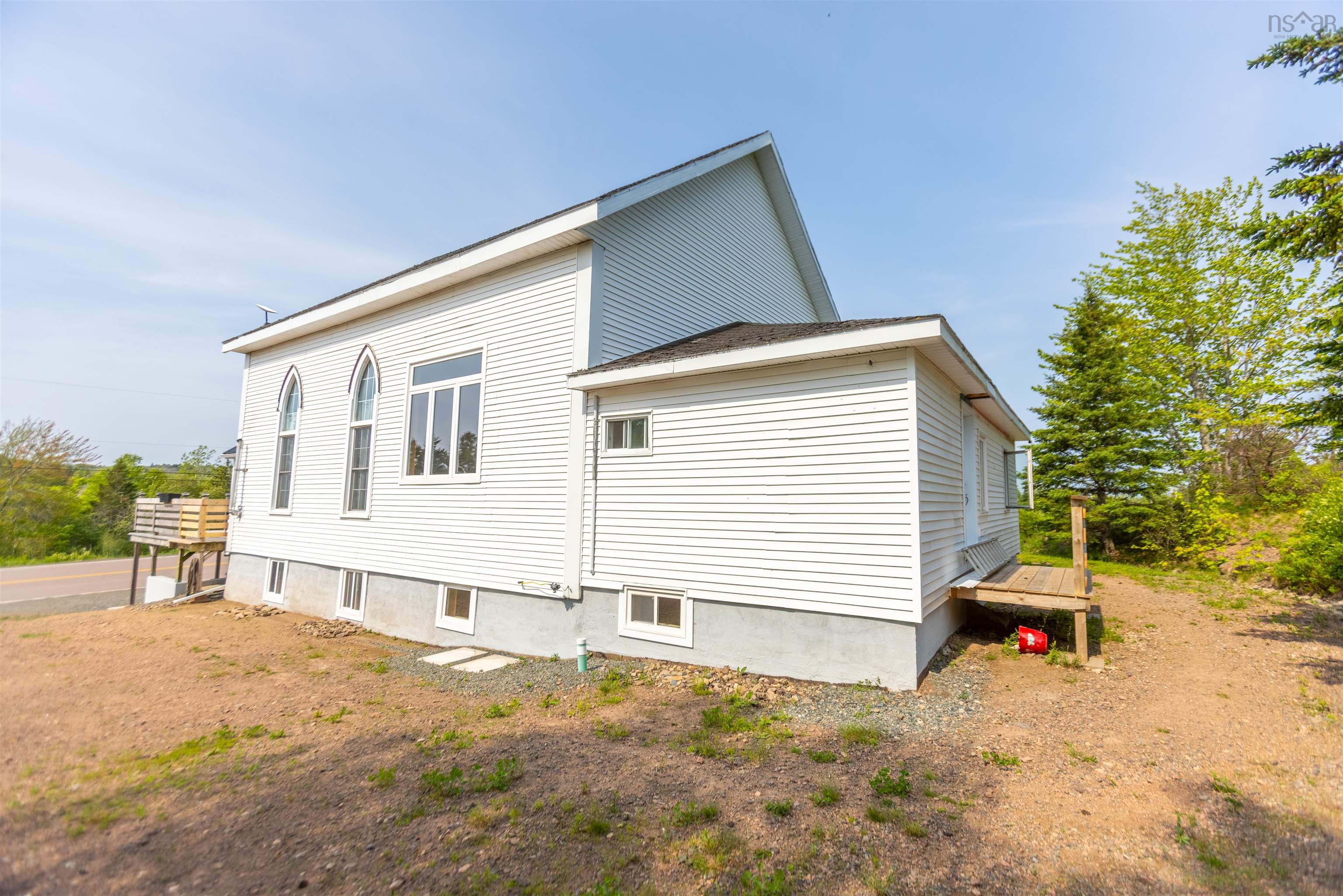 $324,900.00: 10563 Highway 2, Mapleton