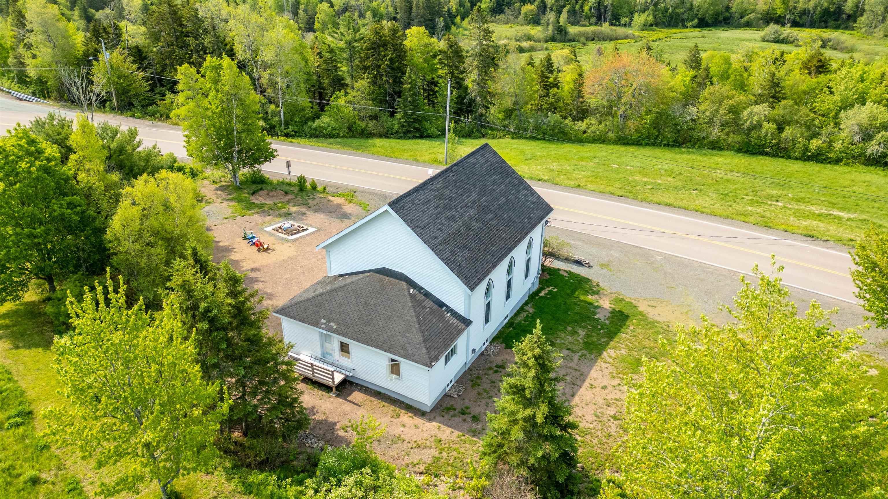 $324,900.00: 10563 Highway 2, Mapleton