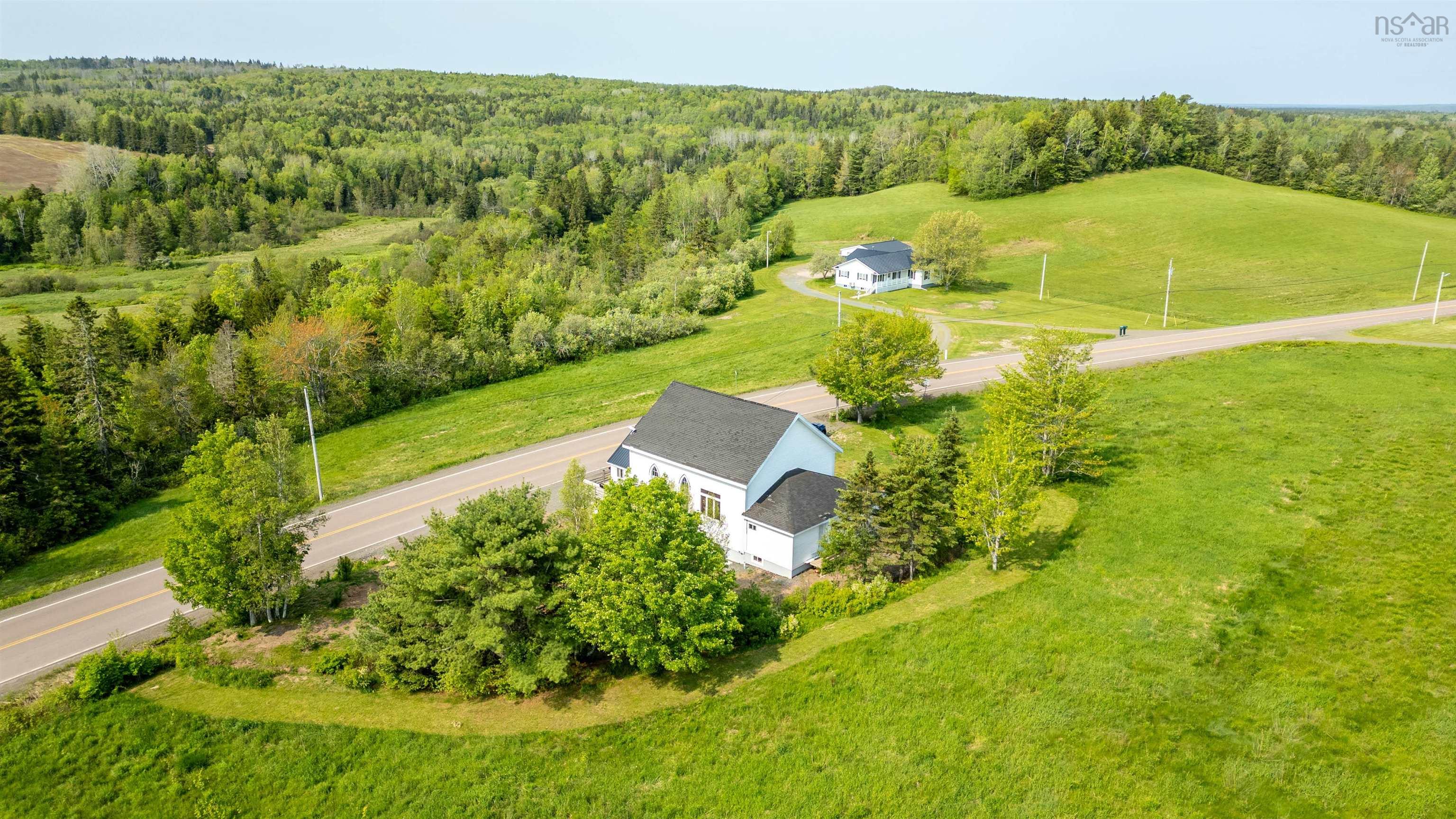 $324,900.00: 10563 Highway 2, Mapleton
