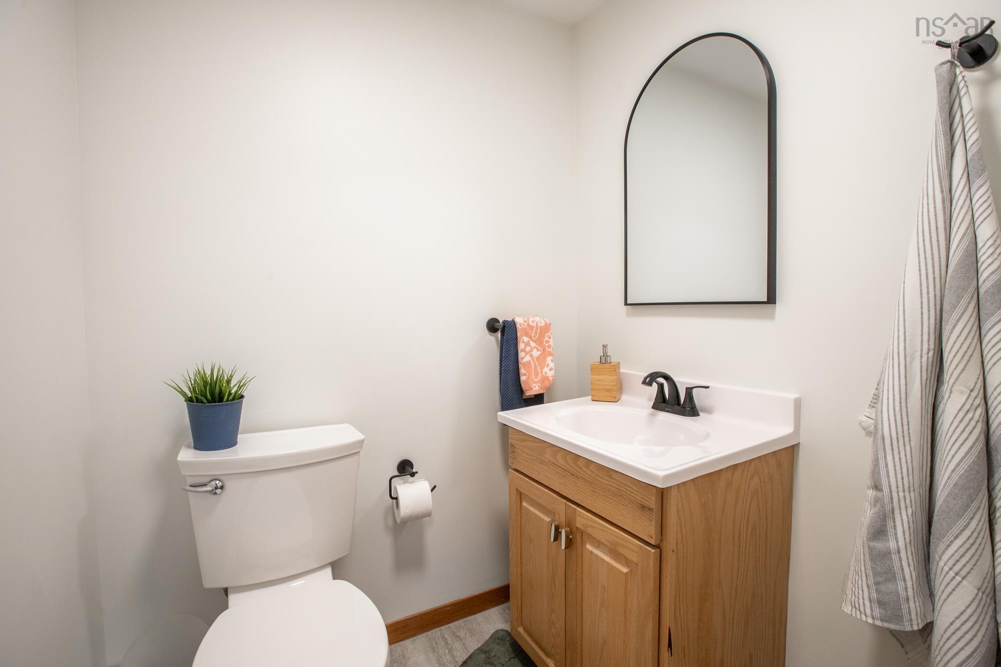 17 Hillwood Crescent, Clayton Park, NS (MLS 202613699)