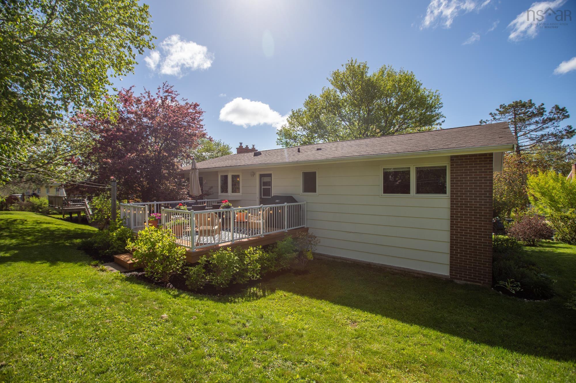 17 Hillwood Crescent, Clayton Park, NS (MLS 202613699)
