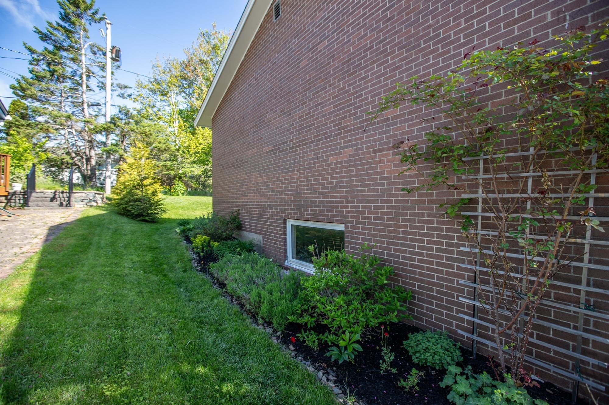 17 Hillwood Crescent, Clayton Park, NS (MLS 202613699)