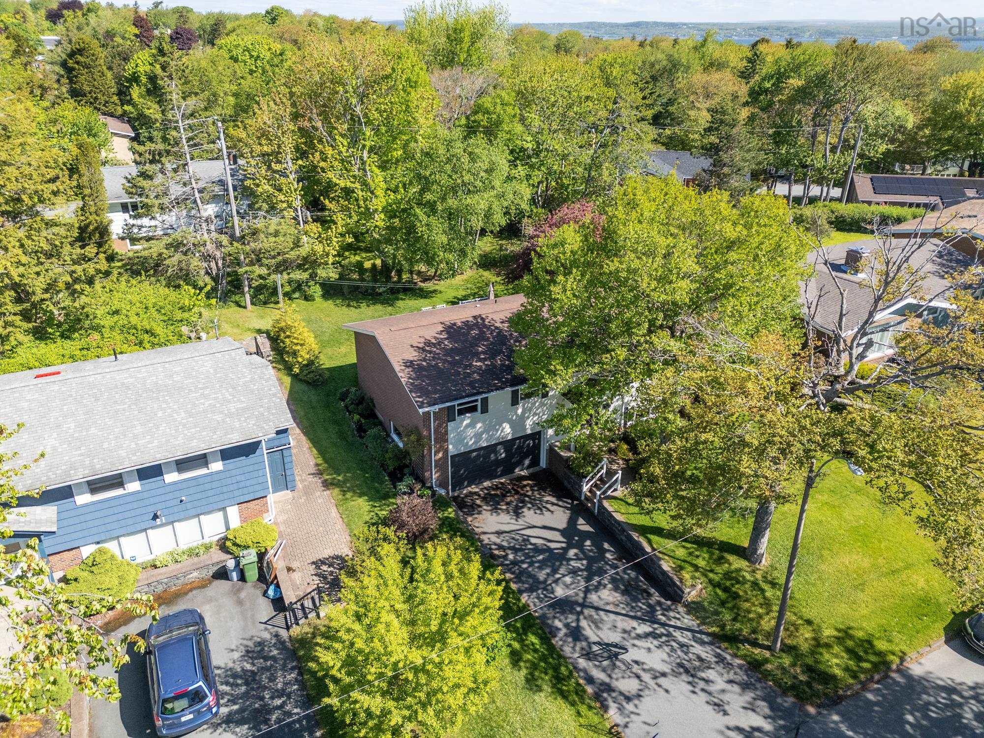 17 Hillwood Crescent, Clayton Park, NS (MLS 202613699)