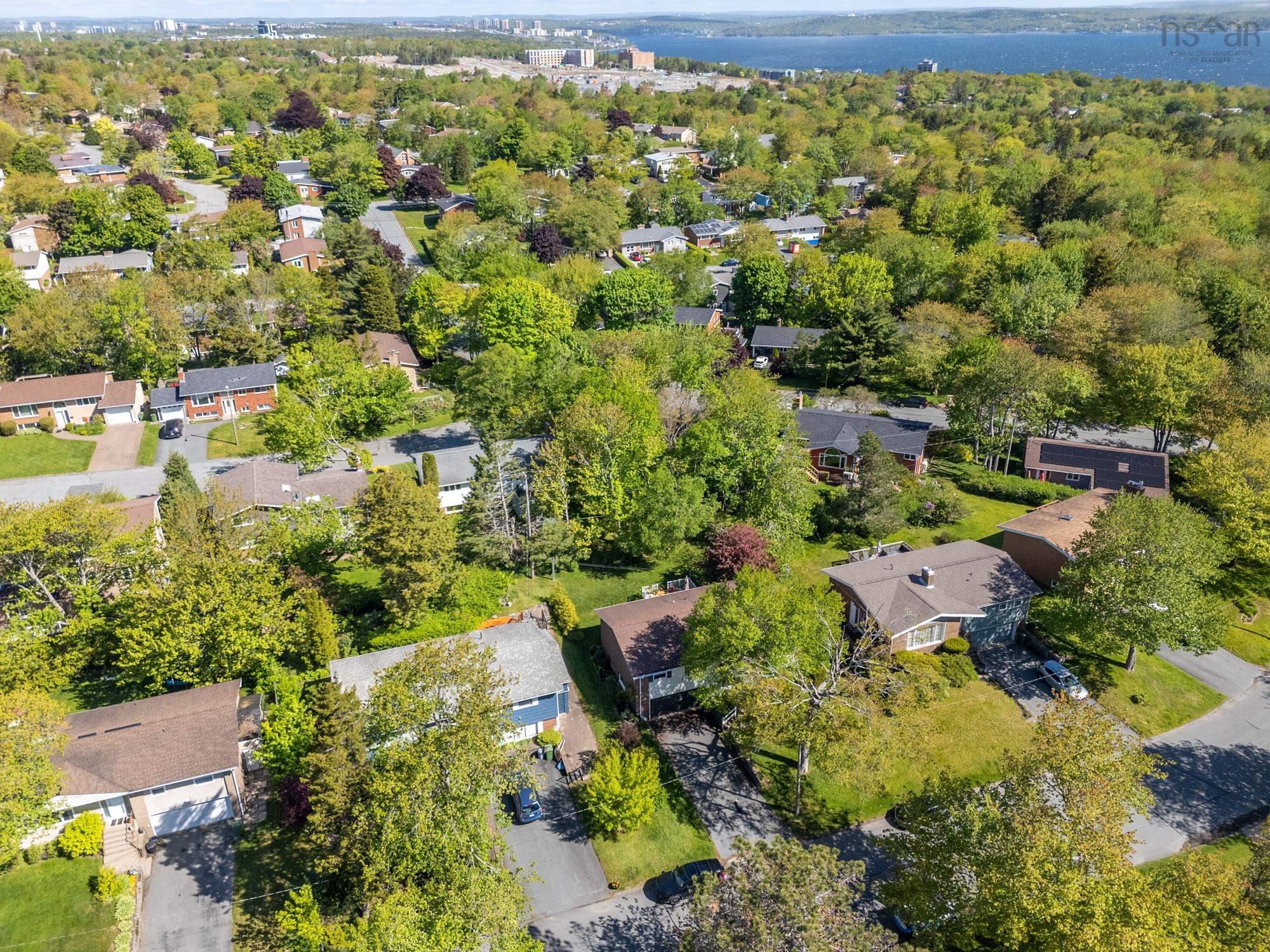 17 Hillwood Crescent, Clayton Park, NS (MLS 202613699)