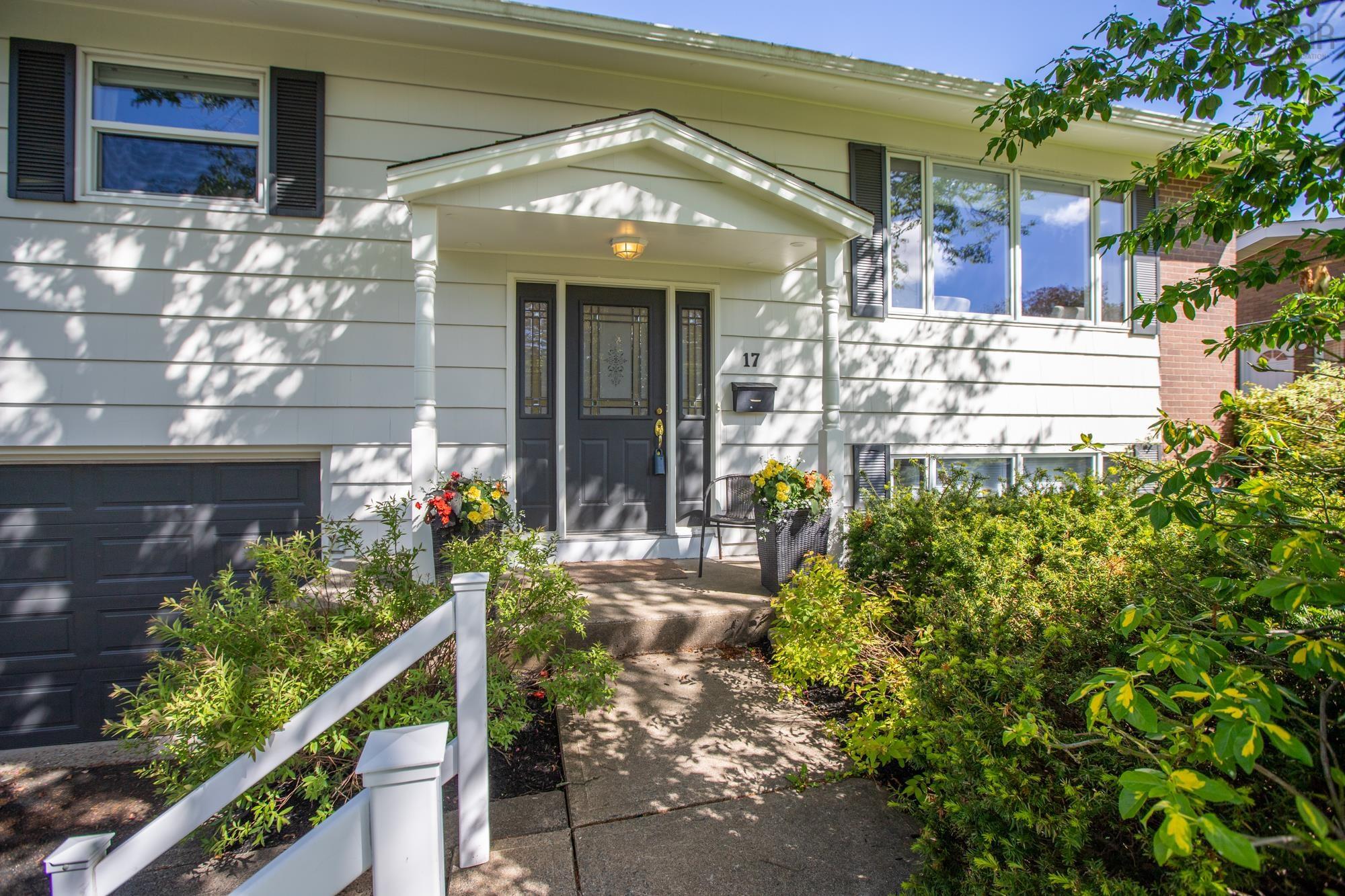 17 Hillwood Crescent, Clayton Park, NS (MLS 202613699)