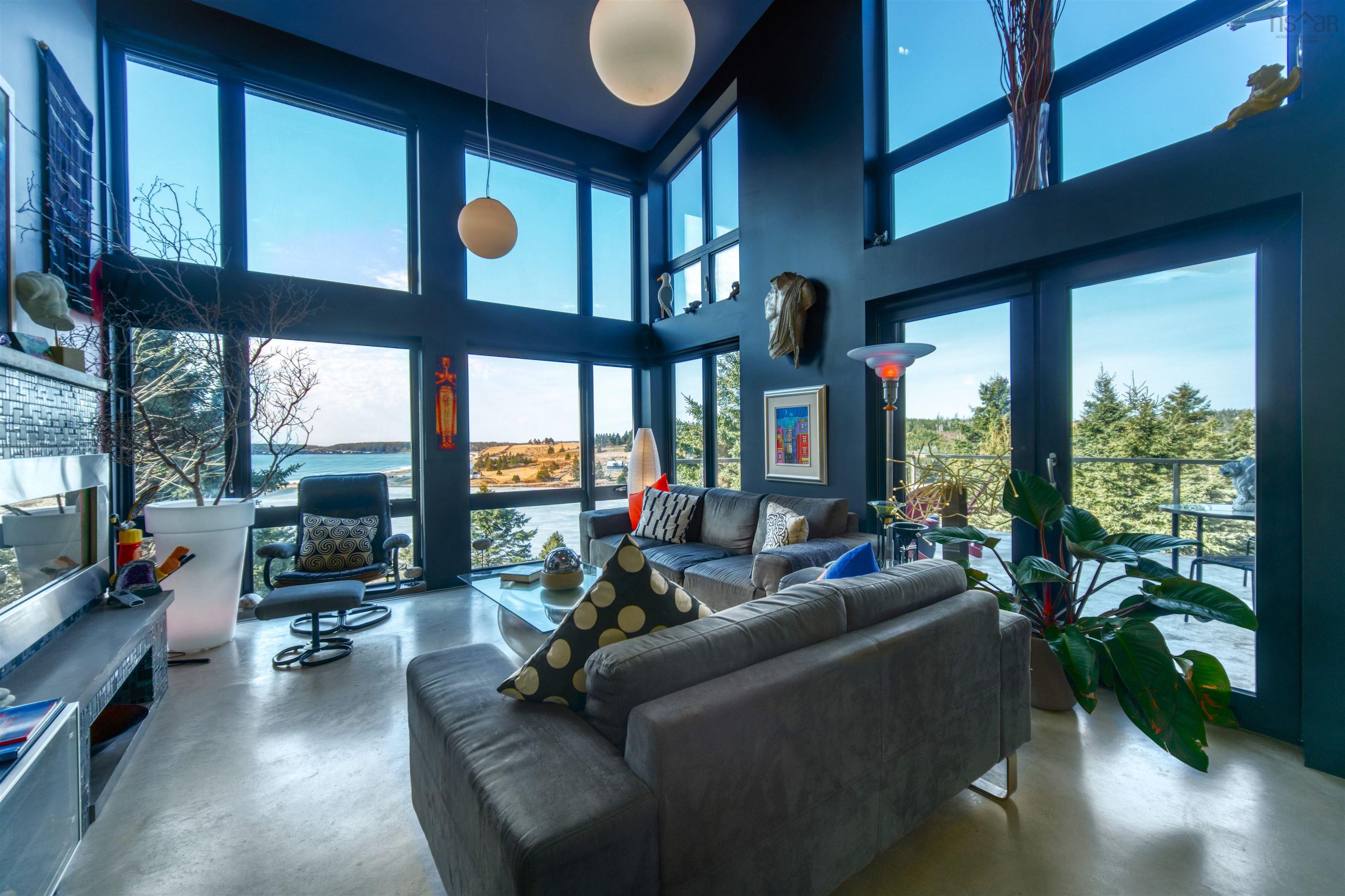 $1,295,000.00: 66 Beach Hill Road, Kingsburg