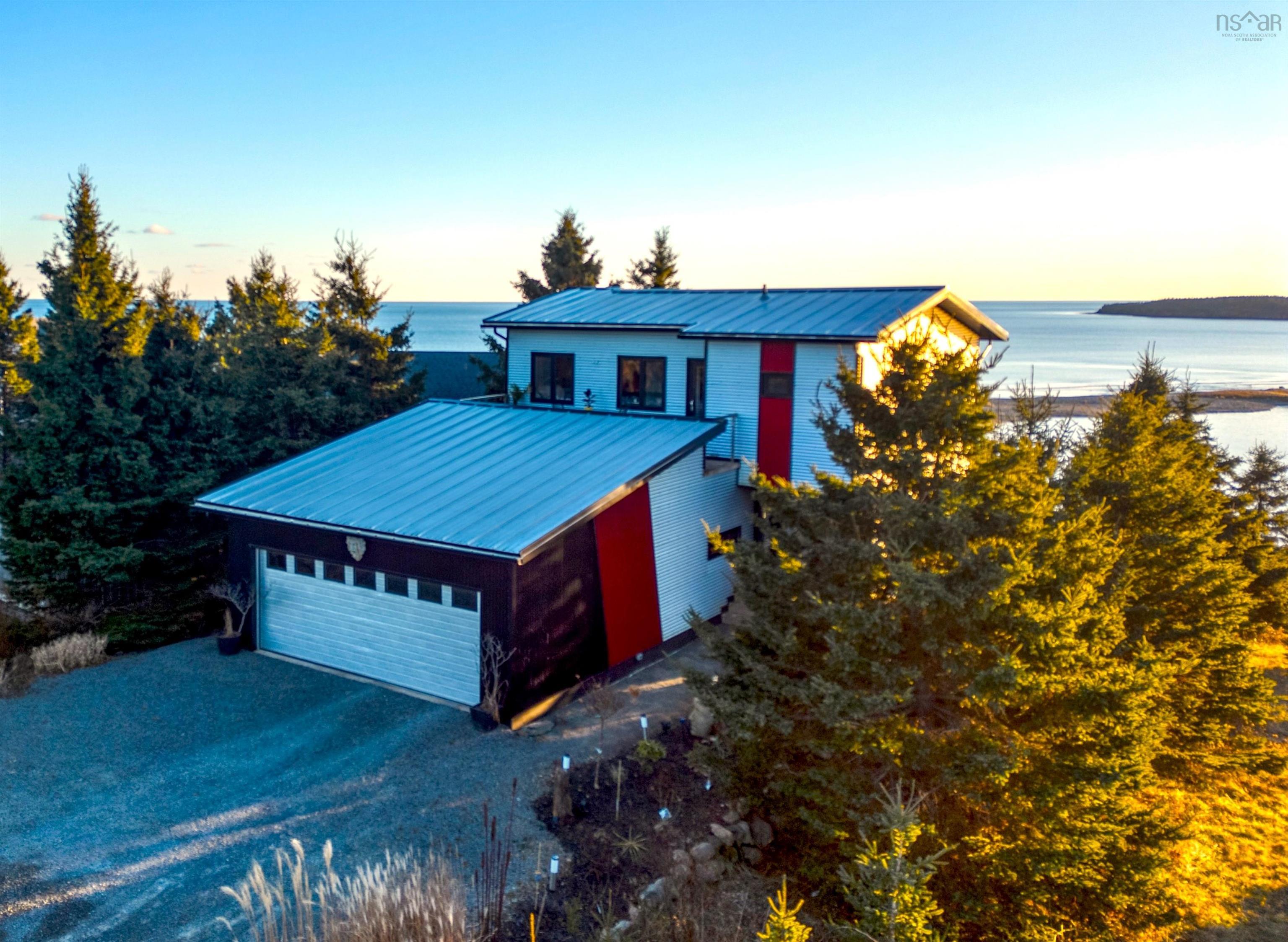 $1,295,000.00: 66 Beach Hill Road, Kingsburg