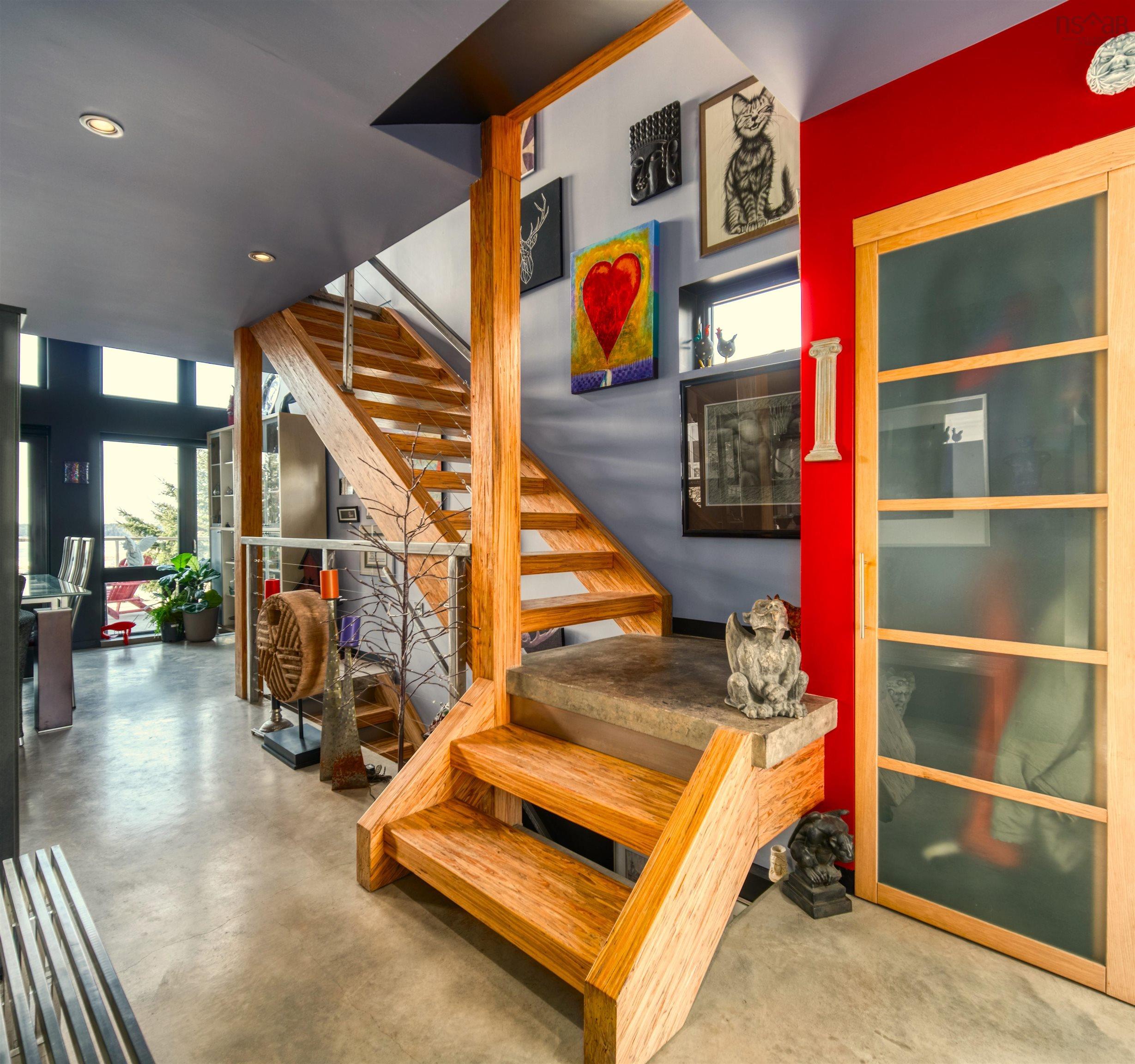 $1,295,000.00: 66 Beach Hill Road, Kingsburg