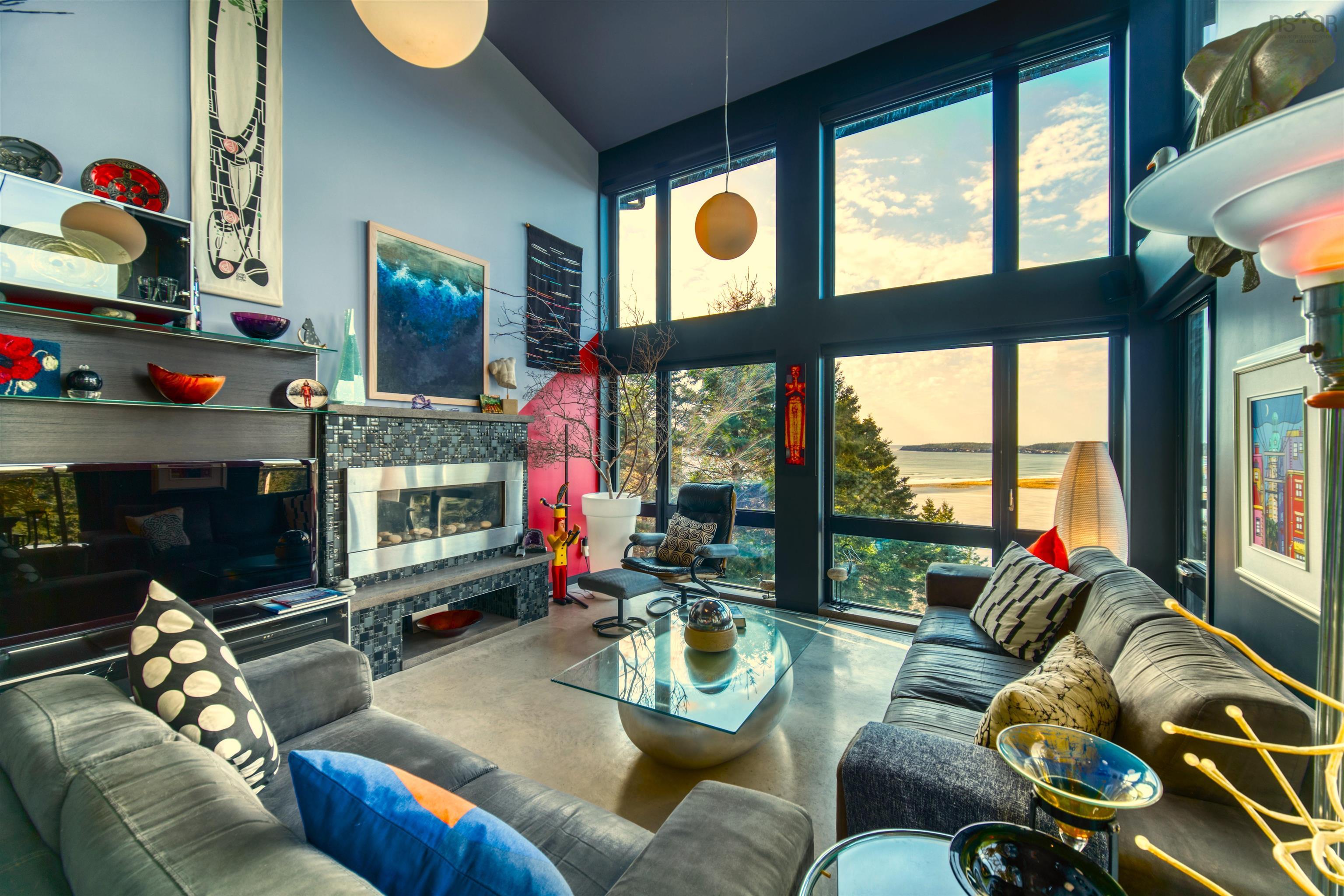 $1,295,000.00: 66 Beach Hill Road, Kingsburg