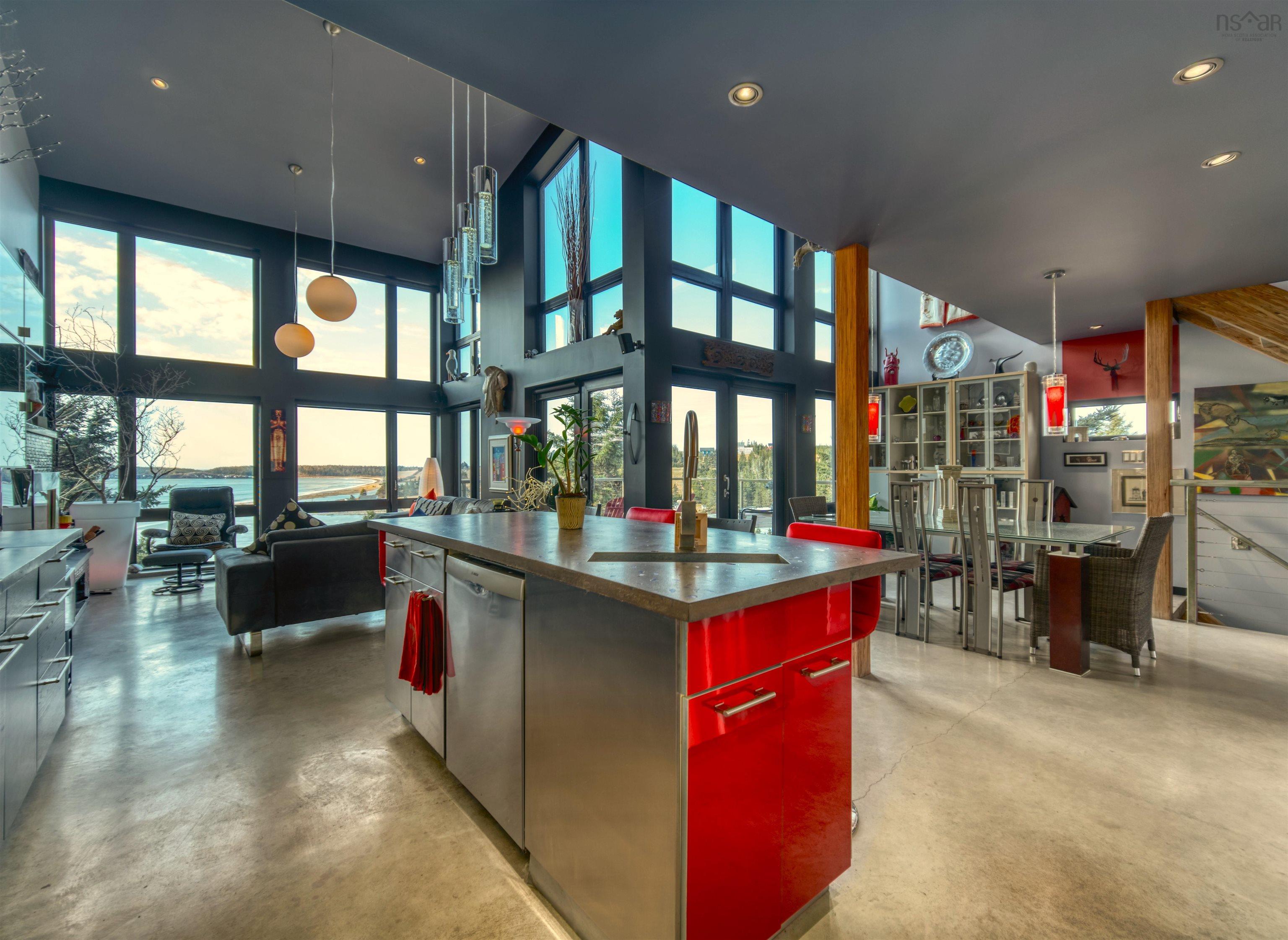 $1,295,000.00: 66 Beach Hill Road, Kingsburg