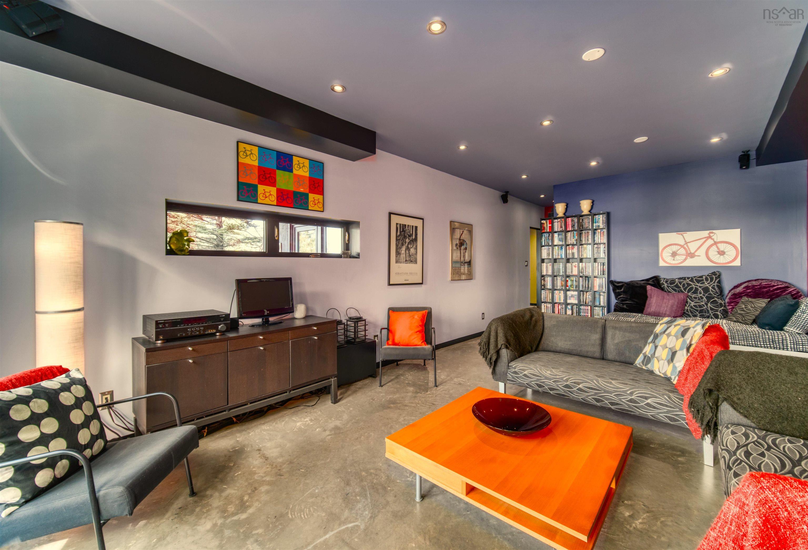 $1,295,000.00: 66 Beach Hill Road, Kingsburg
