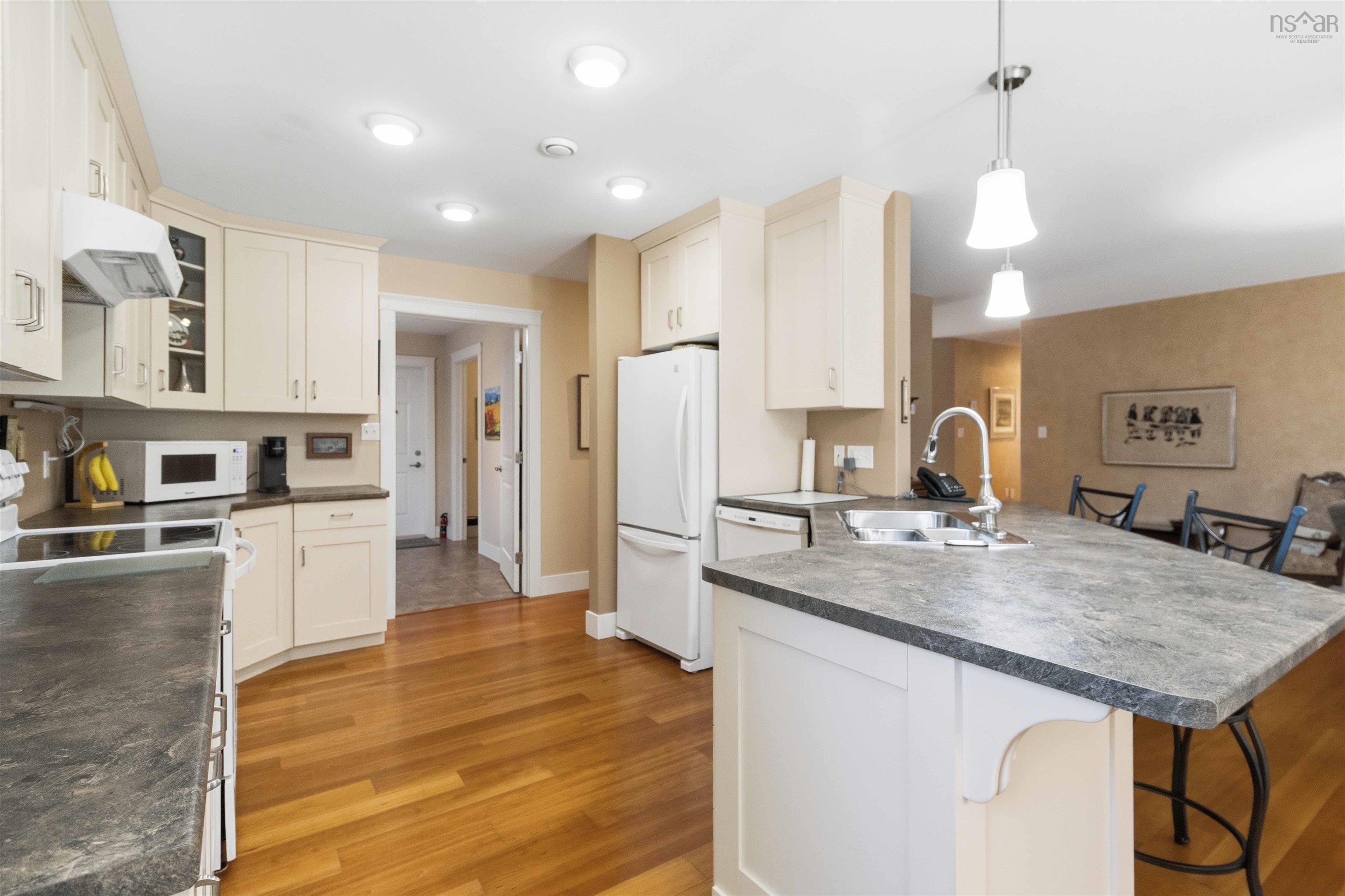 $549,000.00: 32 Roundhouse Drive, Bridgewater