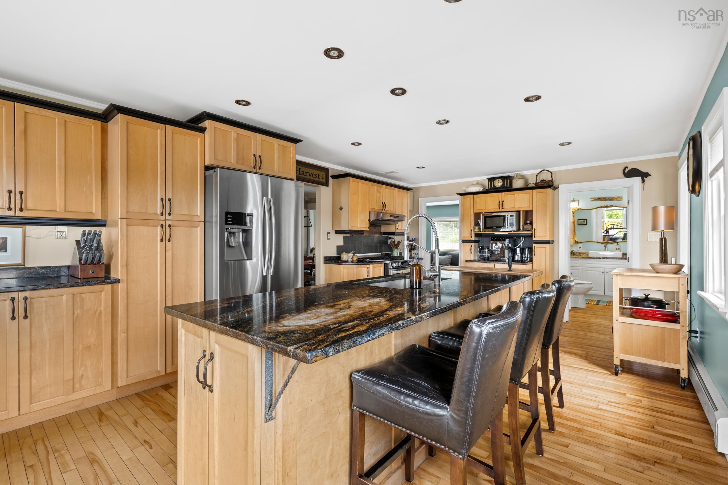 $799,900.00: 2270 Ostrea Lake Rd. Road, Ostrea Lake
