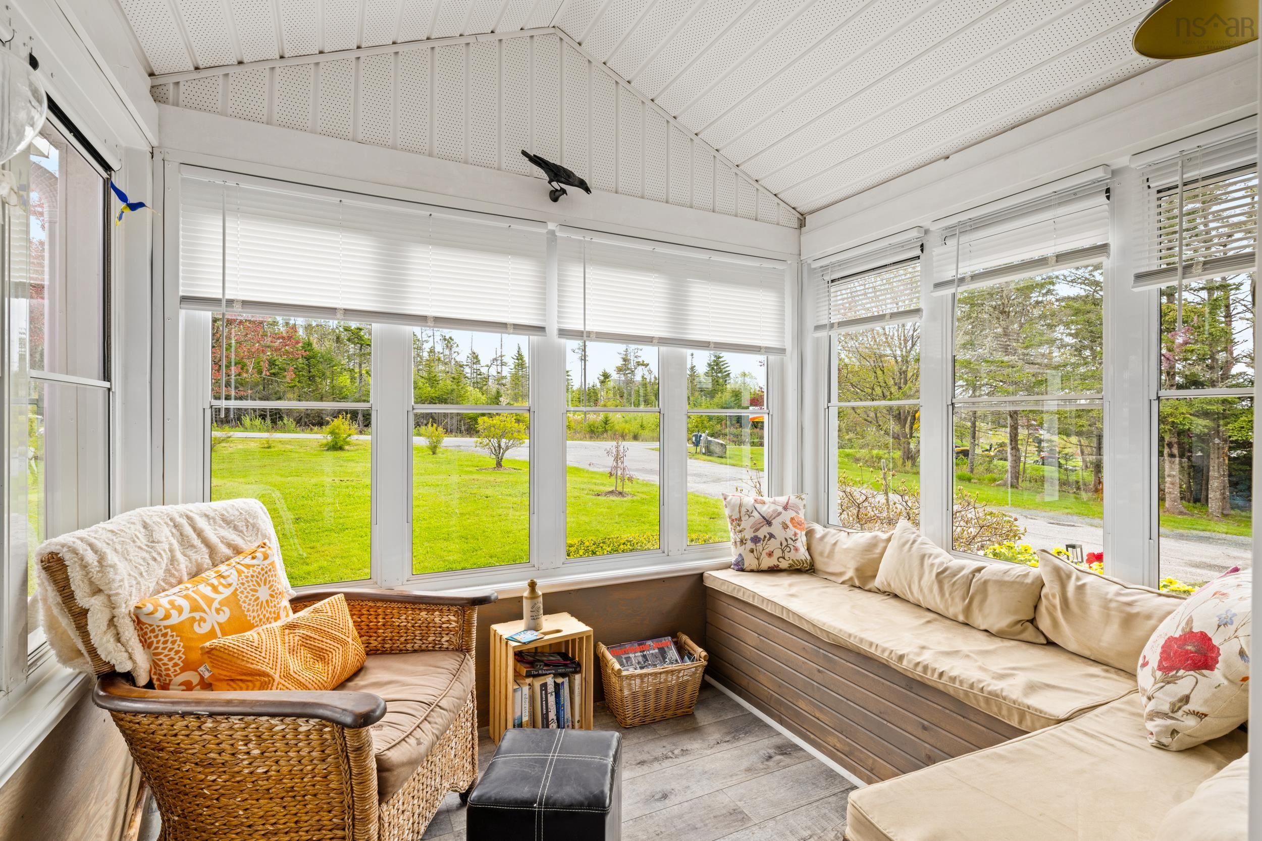 $799,900.00: 2270 Ostrea Lake Rd. Road, Ostrea Lake