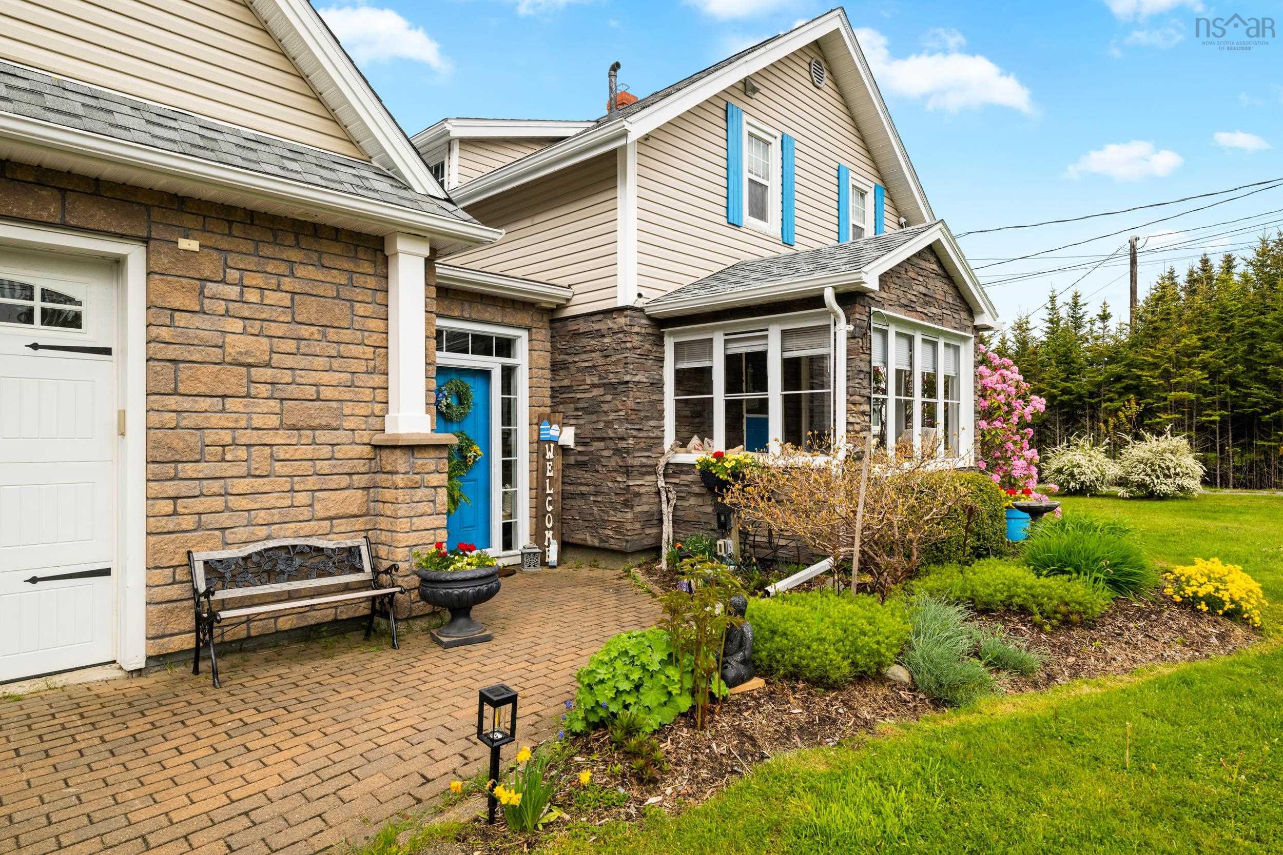 $799,900.00: 2270 Ostrea Lake Rd. Road, Ostrea Lake