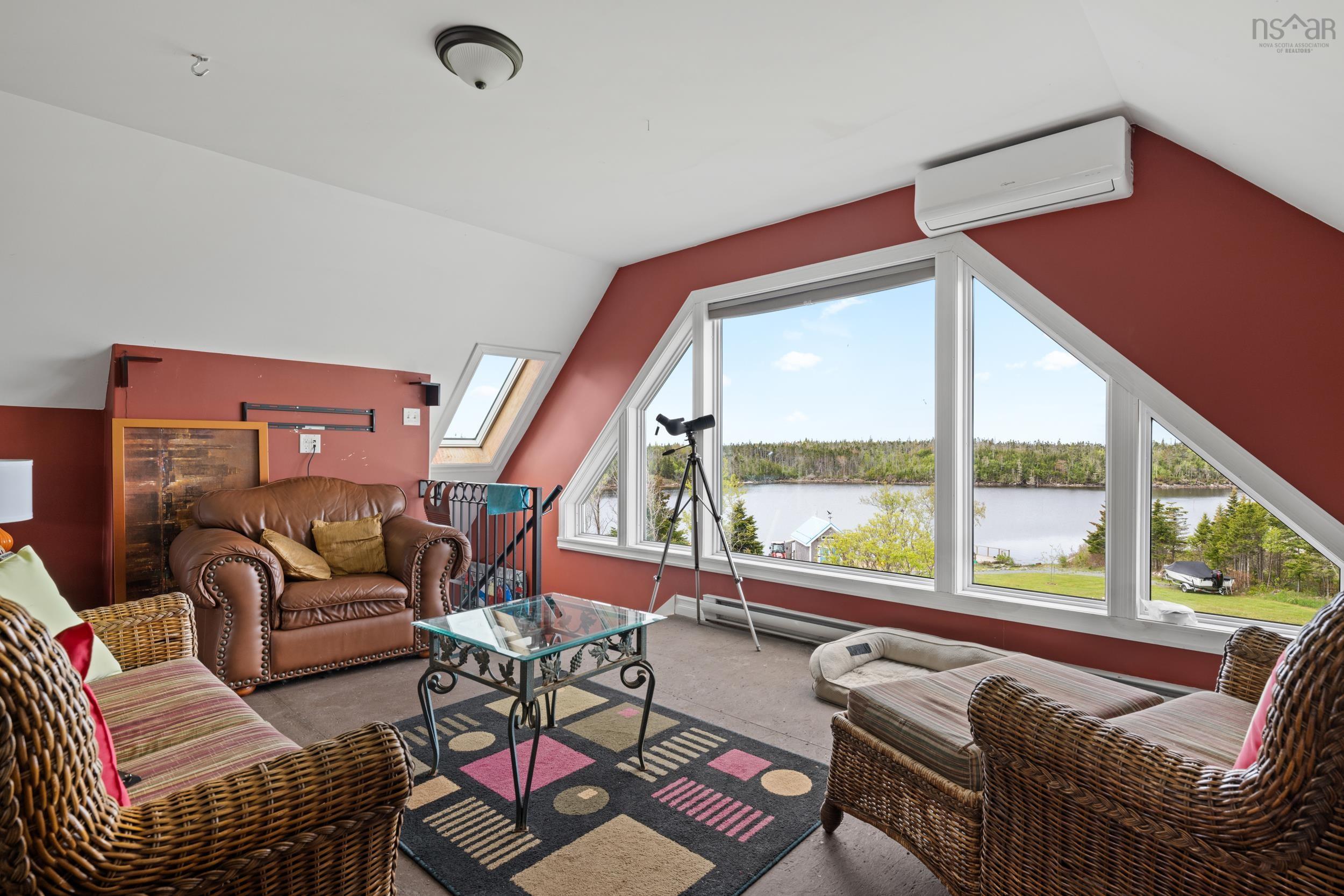 $799,900.00: 2270 Ostrea Lake Rd. Road, Ostrea Lake
