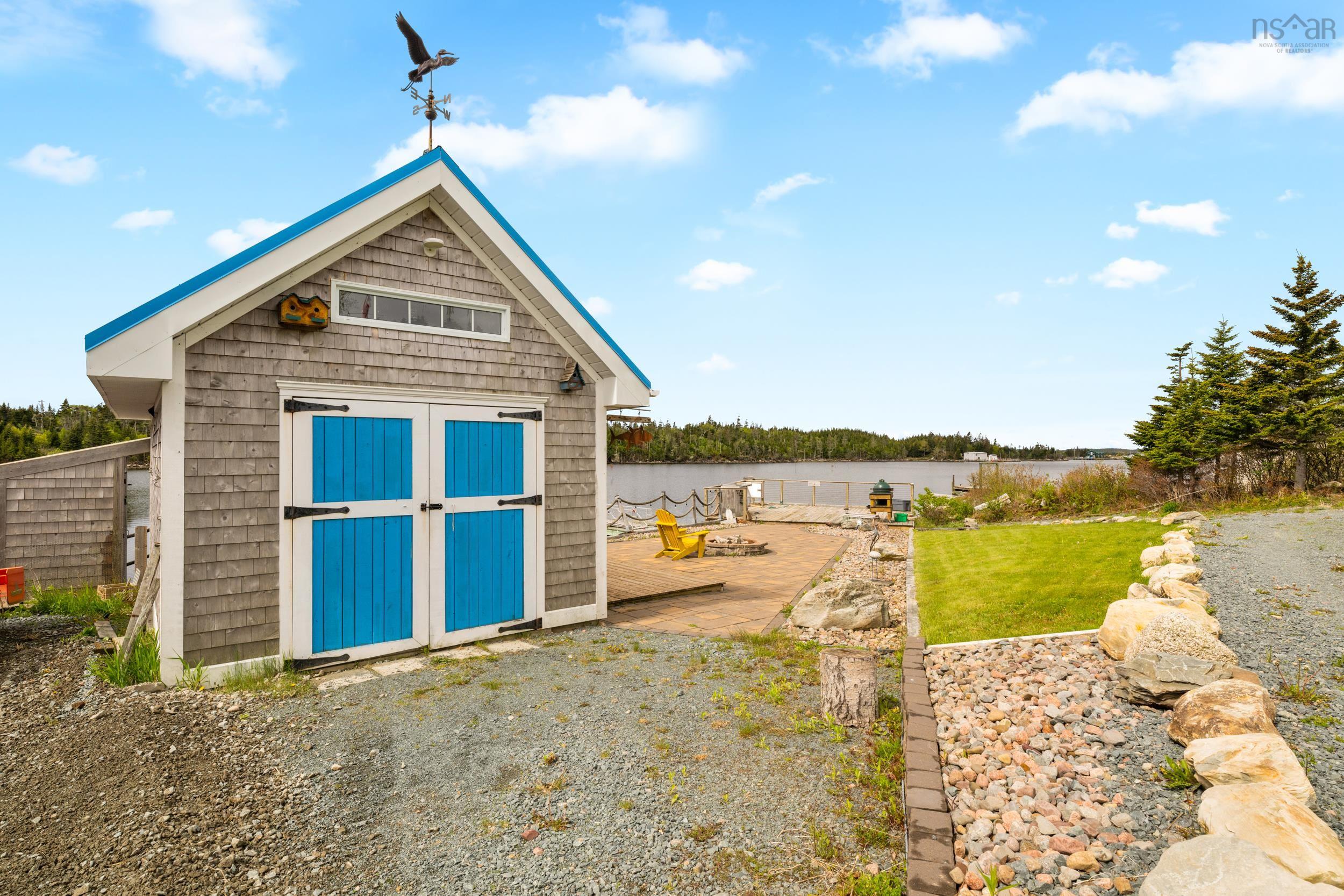 $799,900.00: 2270 Ostrea Lake Rd. Road, Ostrea Lake