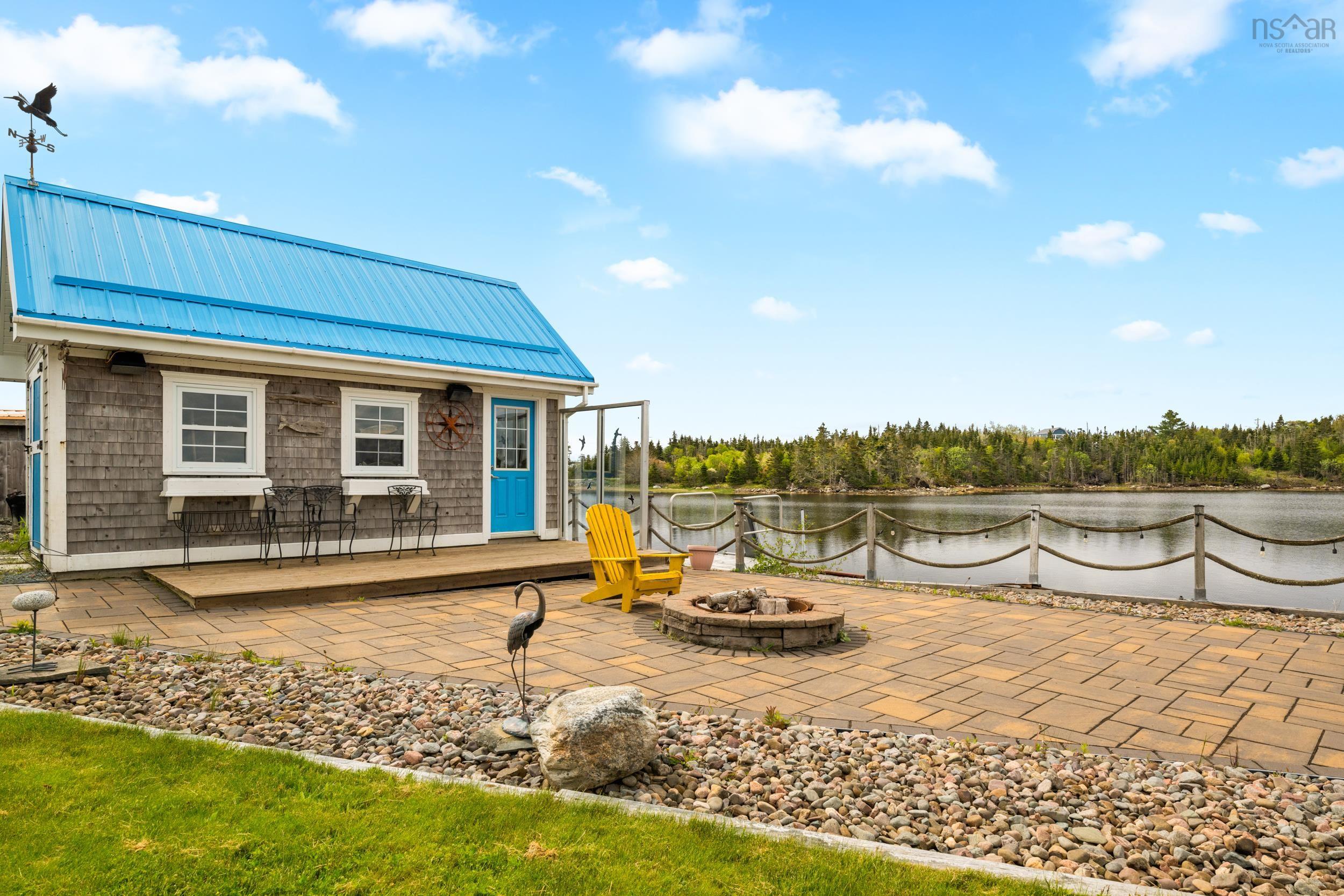 $799,900.00: 2270 Ostrea Lake Rd. Road, Ostrea Lake