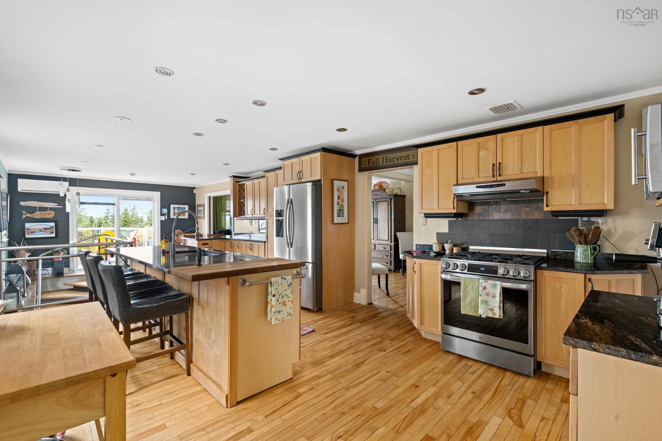 $799,900.00: 2270 Ostrea Lake Rd. Road, Ostrea Lake