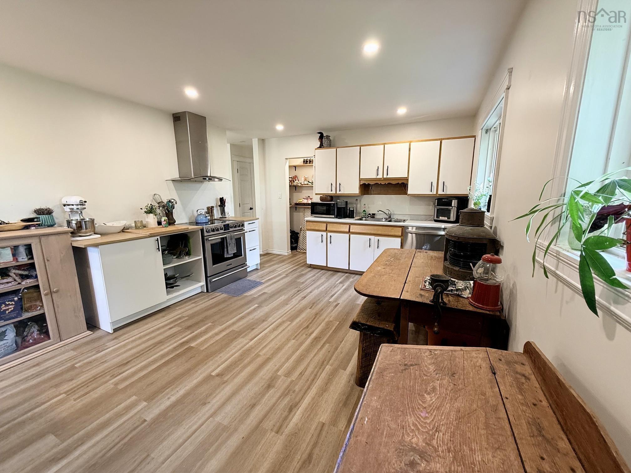 $464,900.00: 54 Maple Avenue, Lunenburg