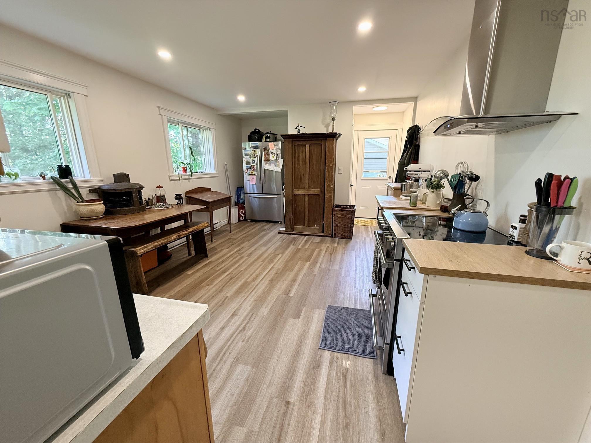 $464,900.00: 54 Maple Avenue, Lunenburg