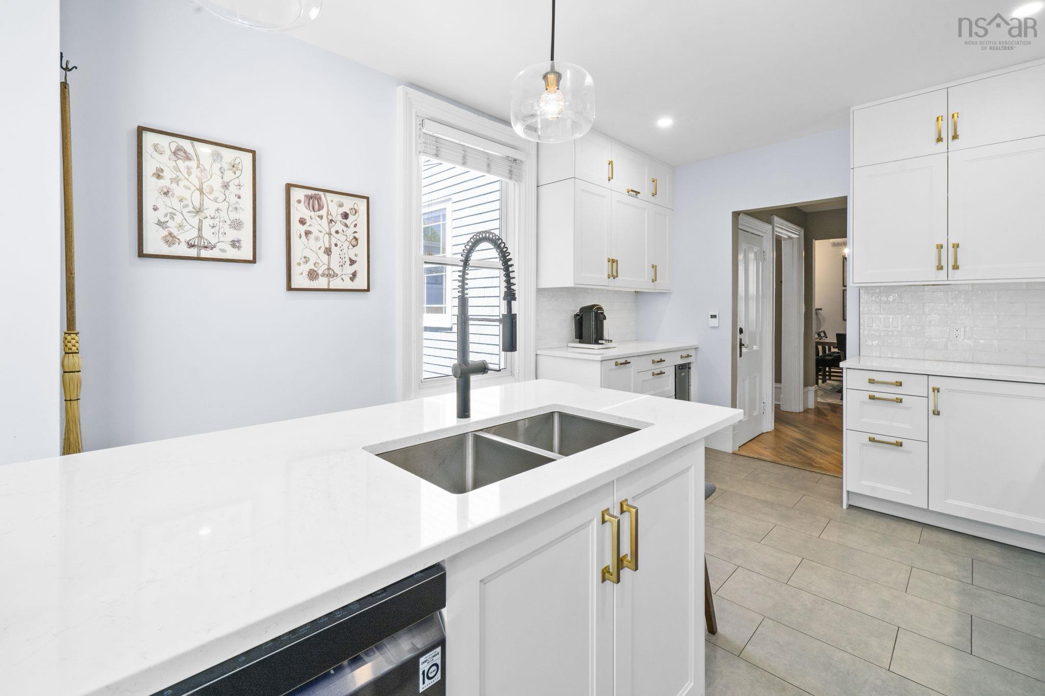 16 Victoria Road, Dartmouth, NS (MLS 202613842)