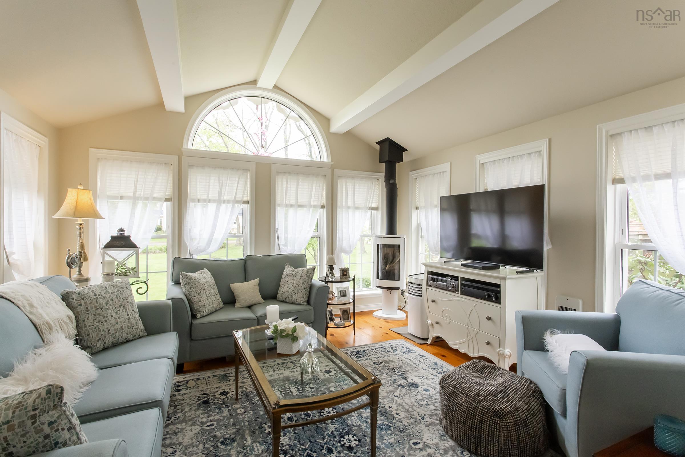 $669,900.00: 2151 Highway 1, Auburn