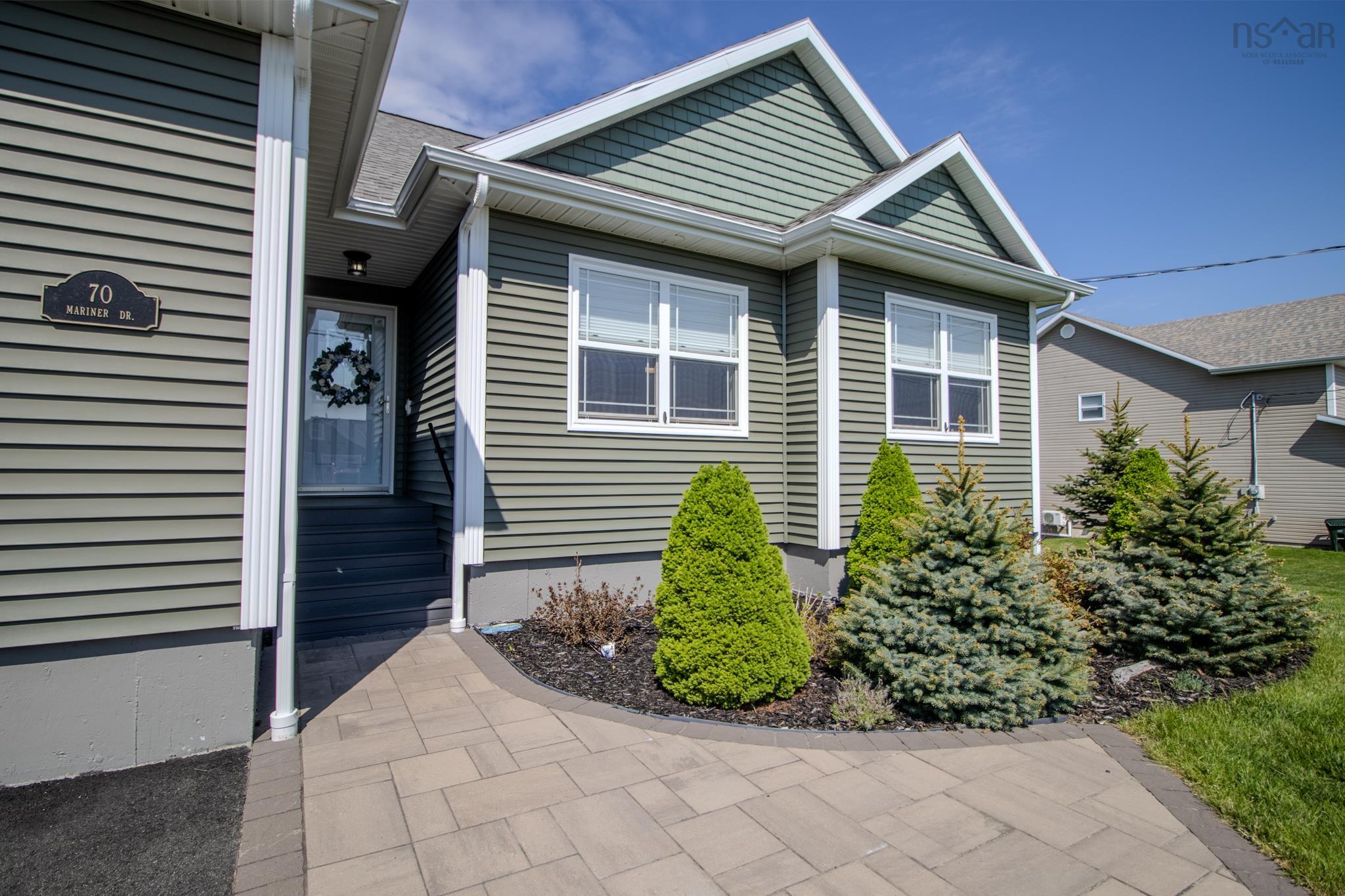 $679,000.00: 70 Mariner Drive, Westmount
