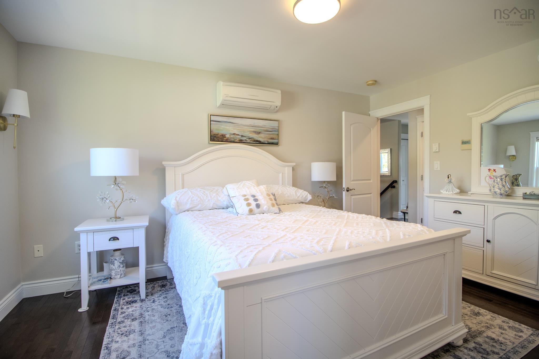 $679,000.00: 70 Mariner Drive, Westmount