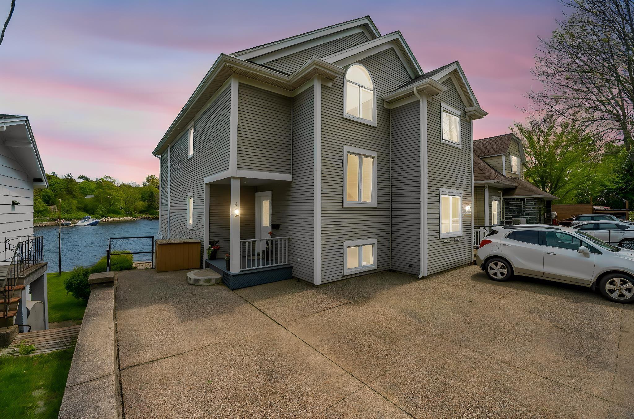 $959,900.00: 495 Shore Drive, Bedford