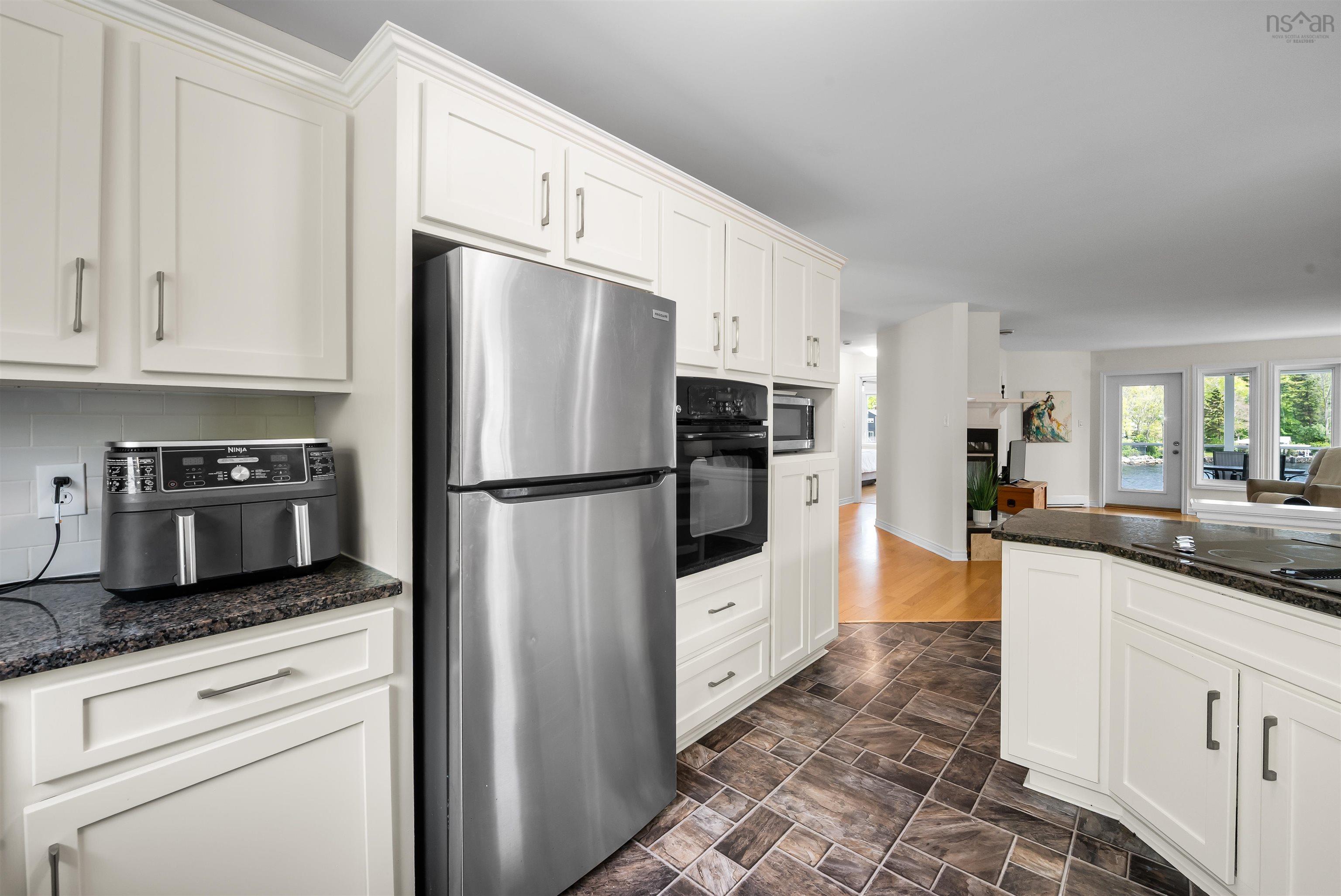 $959,900.00: 495 Shore Drive, Bedford