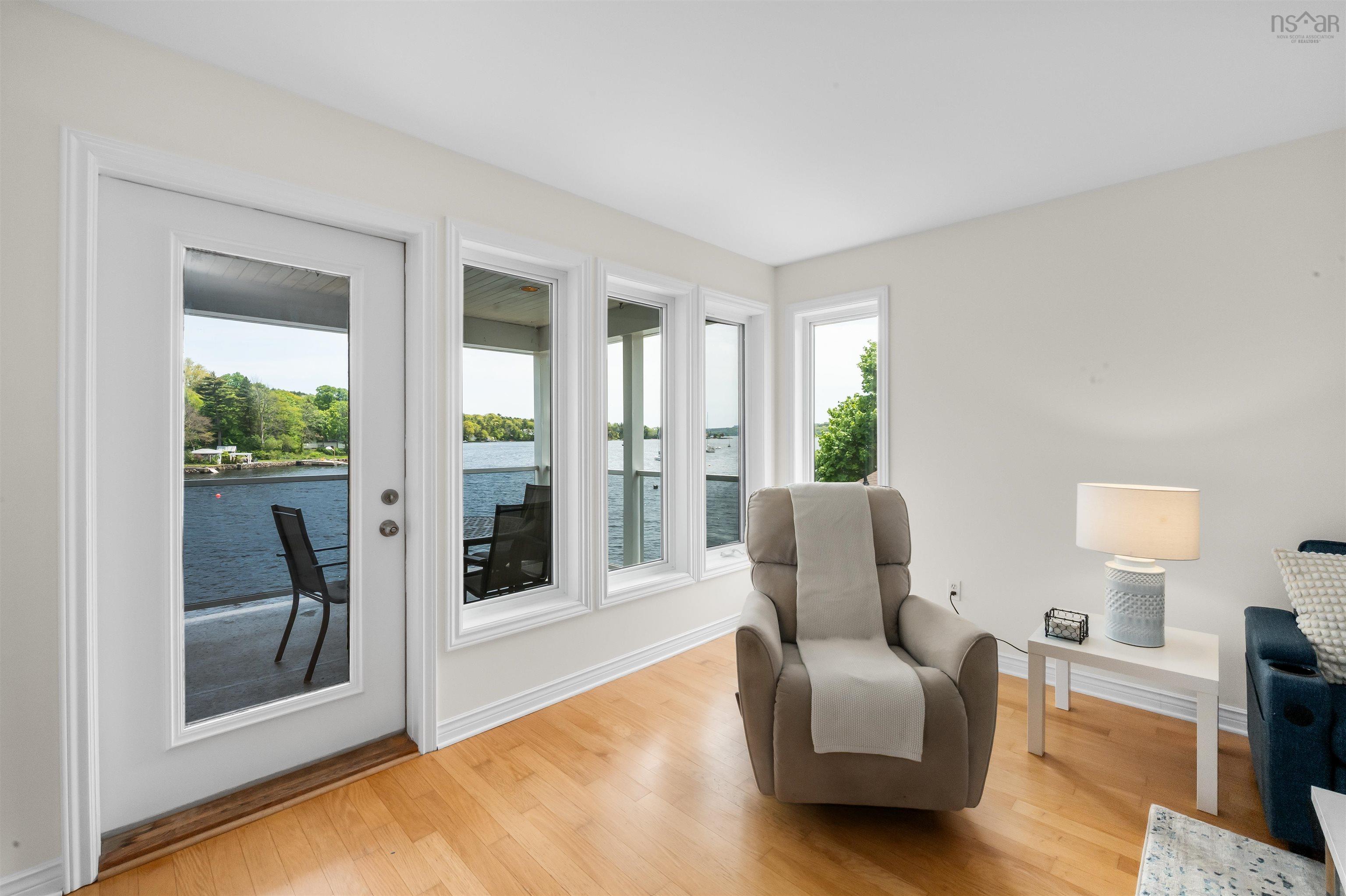 $959,900.00: 495 Shore Drive, Bedford